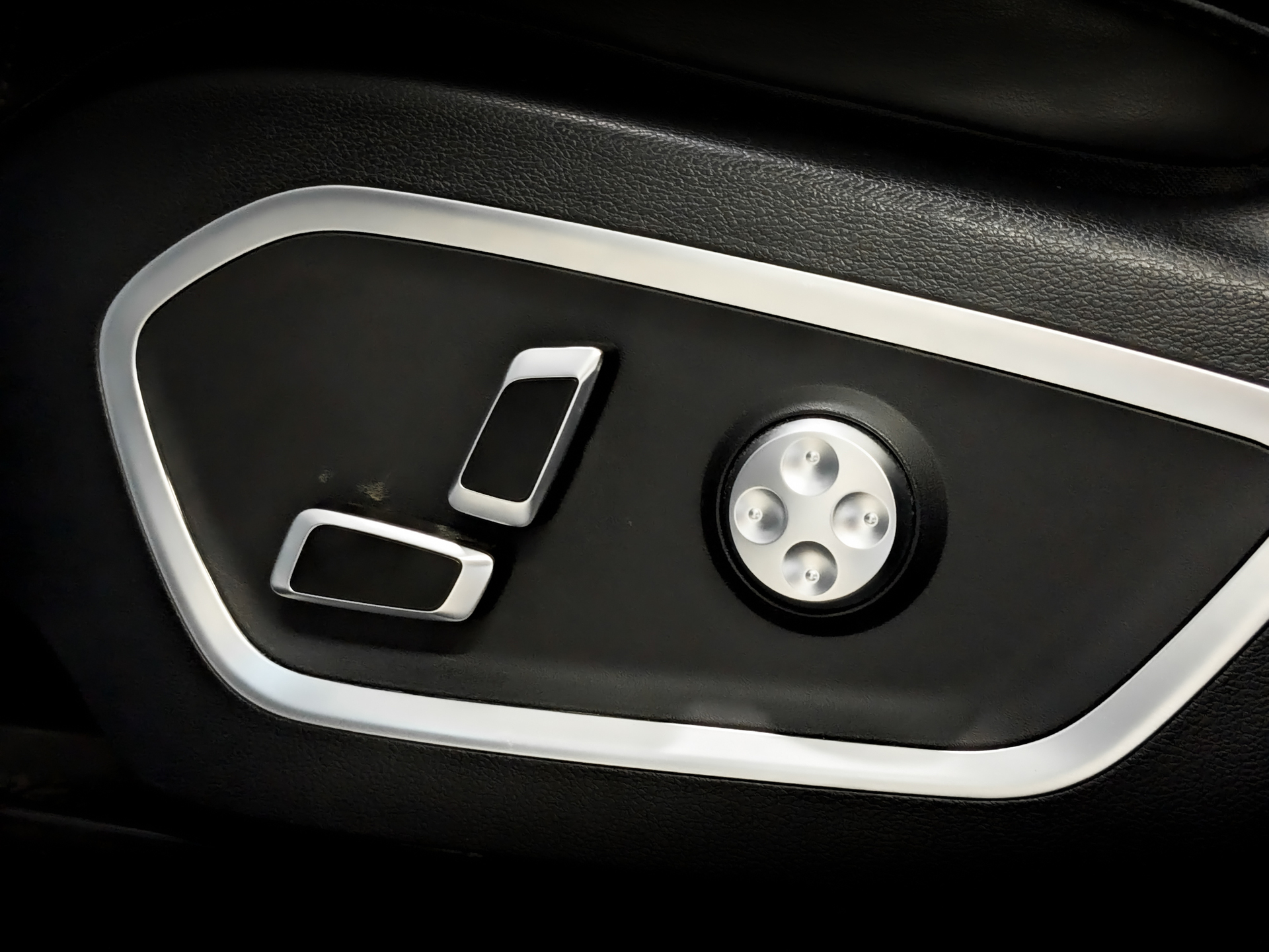 GEELY Tugella 2.00 (238 л.с), автомат, 2023, пробег 53 696 км