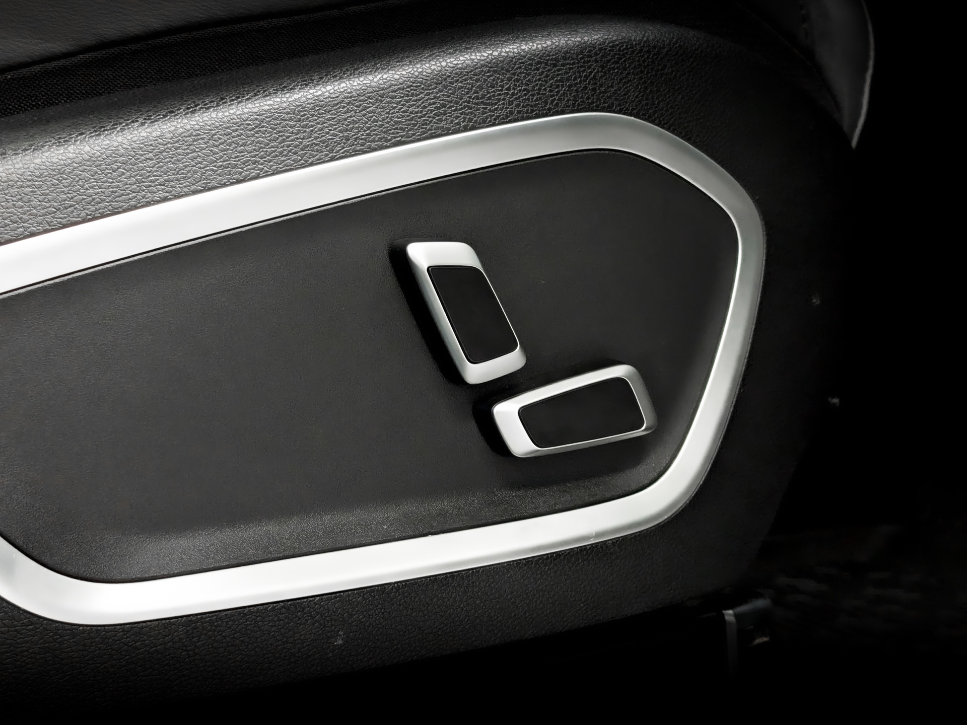 GEELY Tugella 2.00 (238 л.с), автомат, 2023, пробег 53 696 км