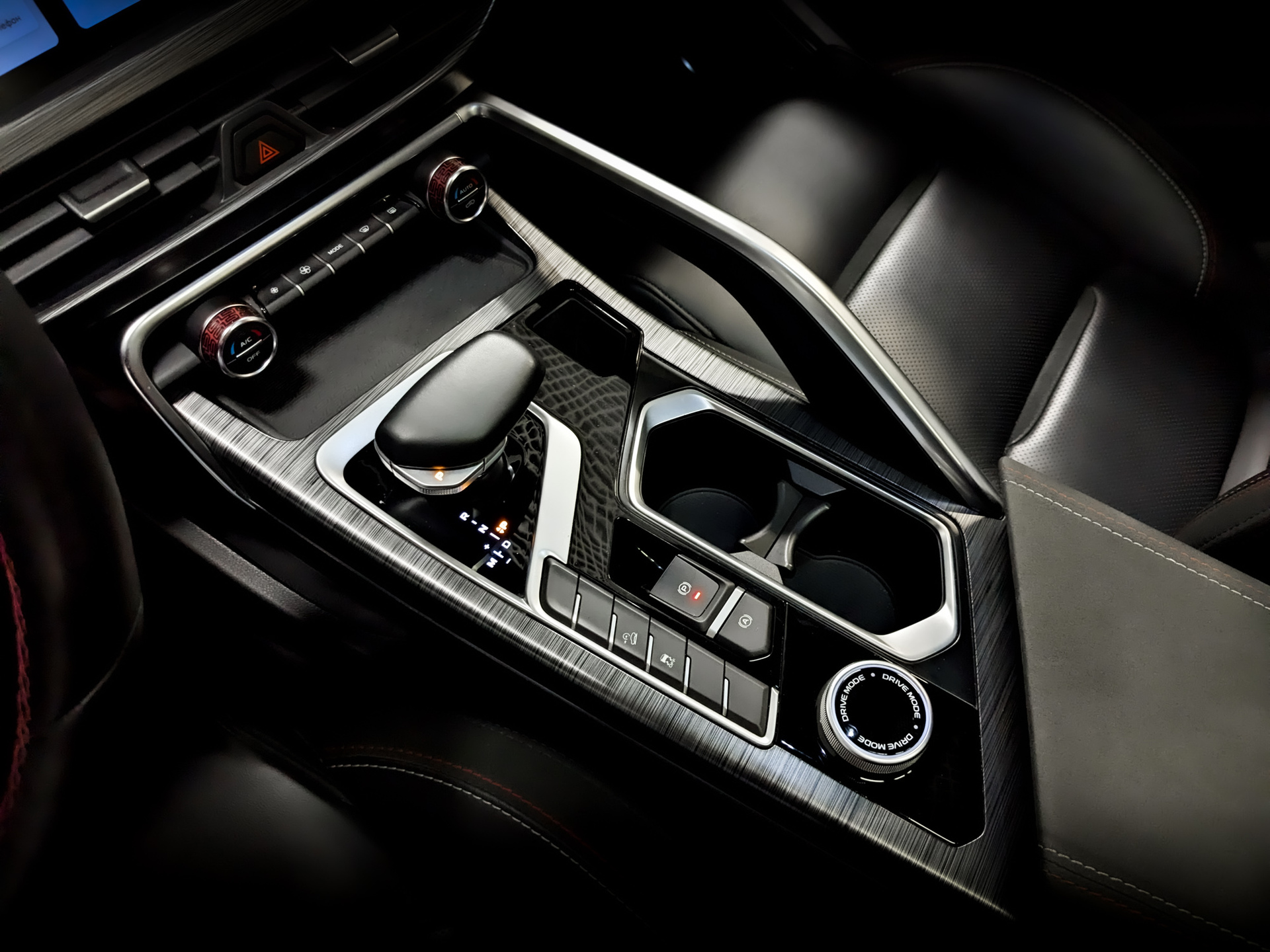 GEELY Tugella 2.00 (238 л.с), автомат, 2023, пробег 53 696 км