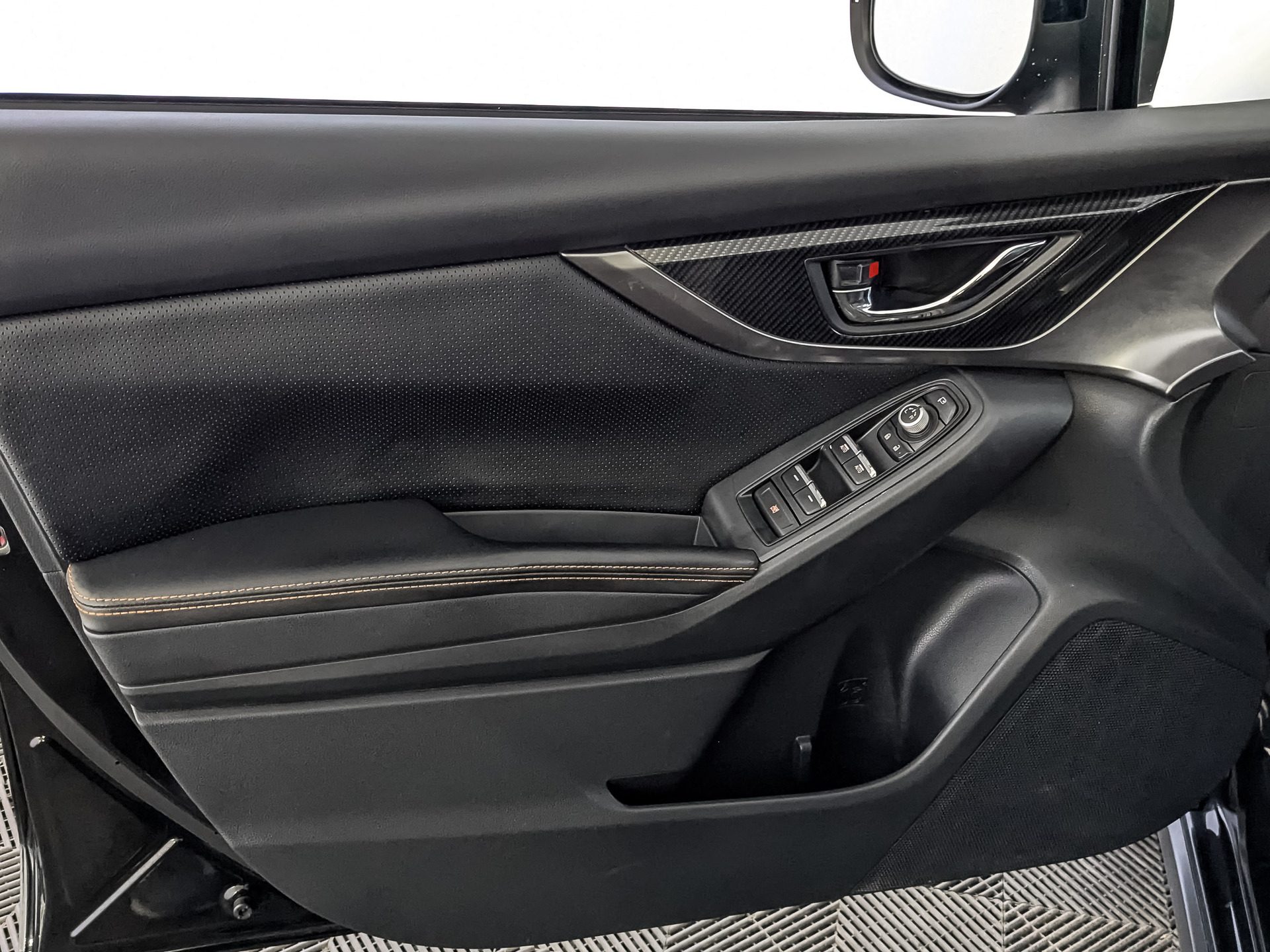 SUBARU XV 2.00 (150 л.с), автомат, 2017, пробег 103 077 км