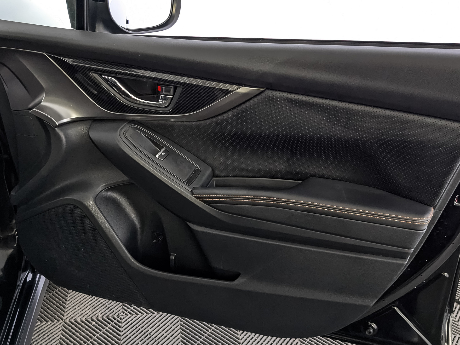 SUBARU XV 2.00 (150 л.с), автомат, 2017, пробег 103 077 км