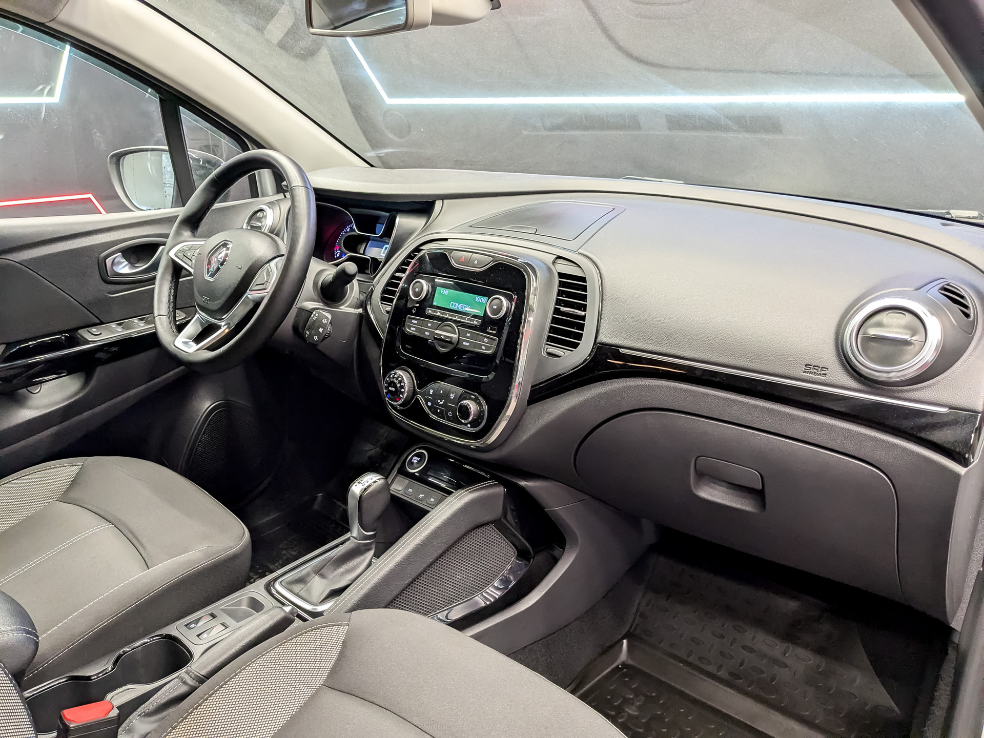 RENAULT Kaptur 1.60 (114 л.с), автомат, 2021, пробег 155 254 км