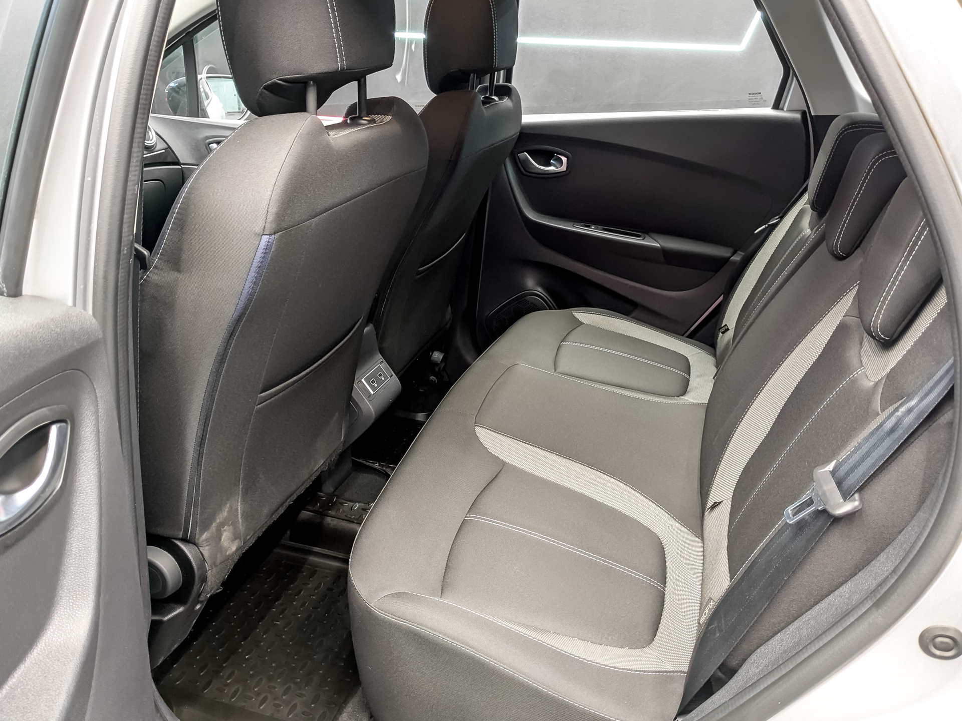 RENAULT Kaptur 1.60 (114 л.с), автомат, 2021, пробег 155 254 км