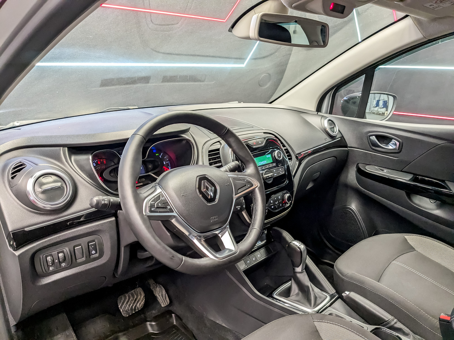 RENAULT Kaptur 1.60 (114 л.с), автомат, 2021, пробег 155 254 км