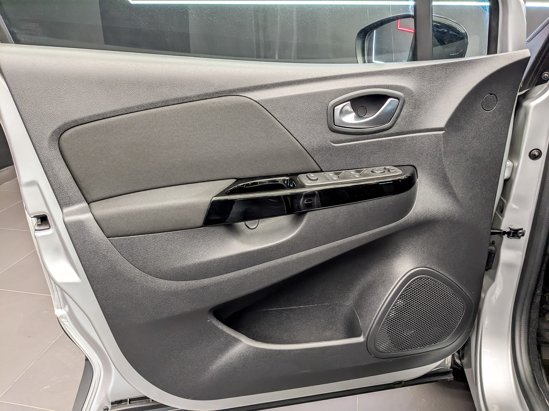RENAULT Kaptur 1.60 (114 л.с), автомат, 2021, пробег 155 254 км
