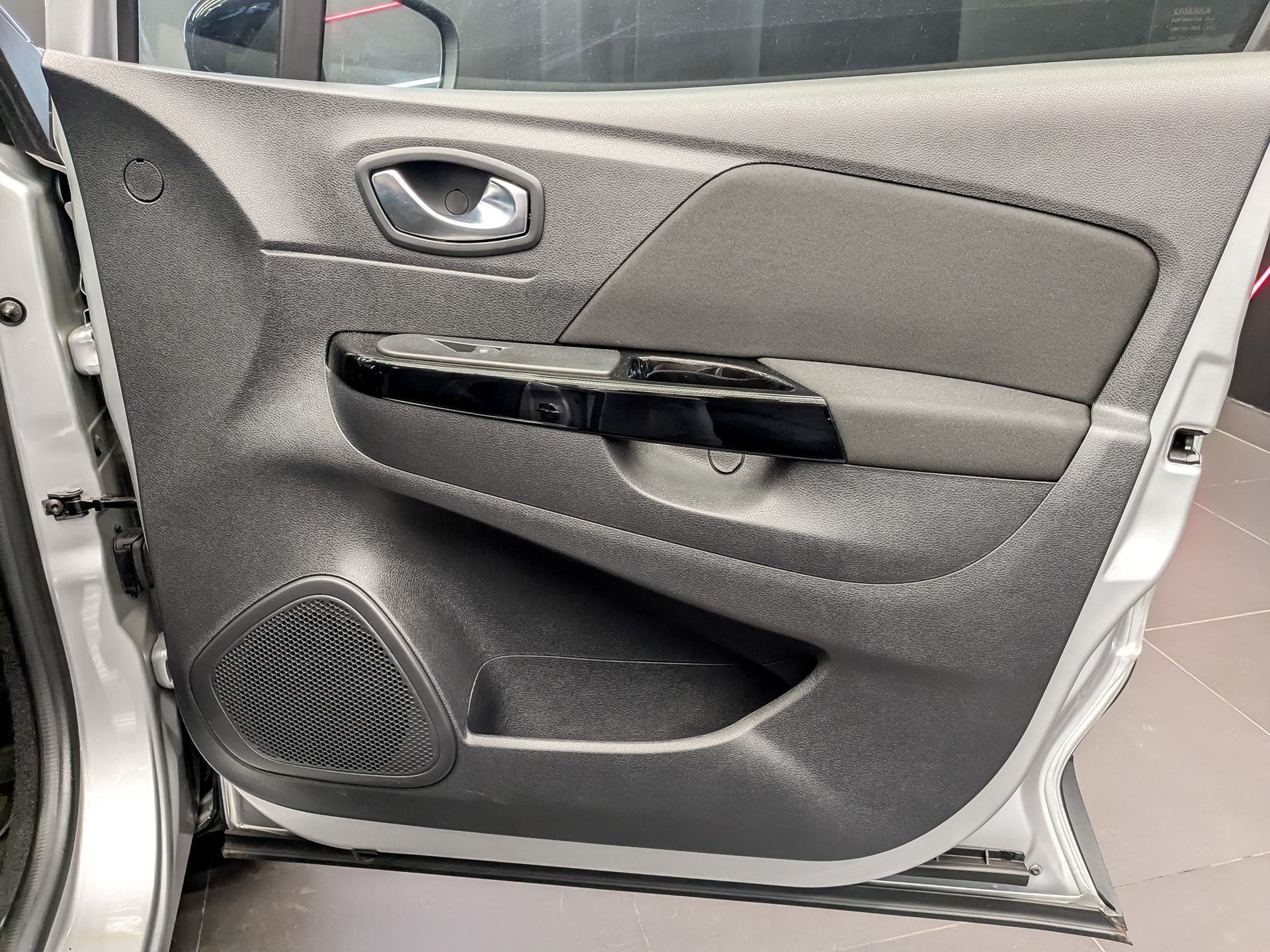 RENAULT Kaptur 1.60 (114 л.с), автомат, 2021, пробег 155 254 км