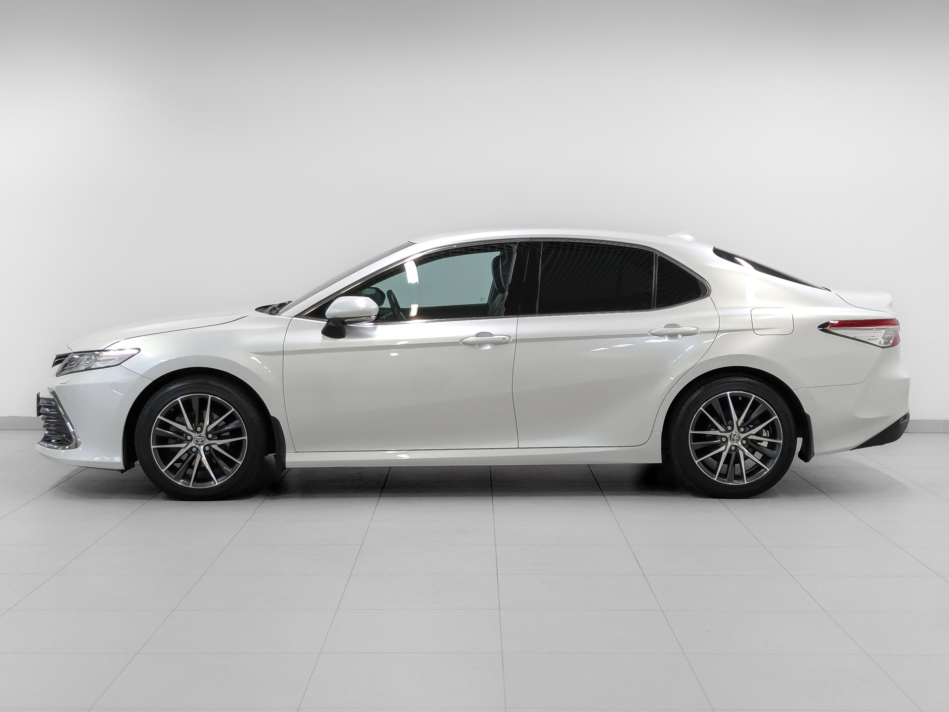 TOYOTA Camry 2.50 (200 л.с), автомат, 2021, пробег 125 203 км