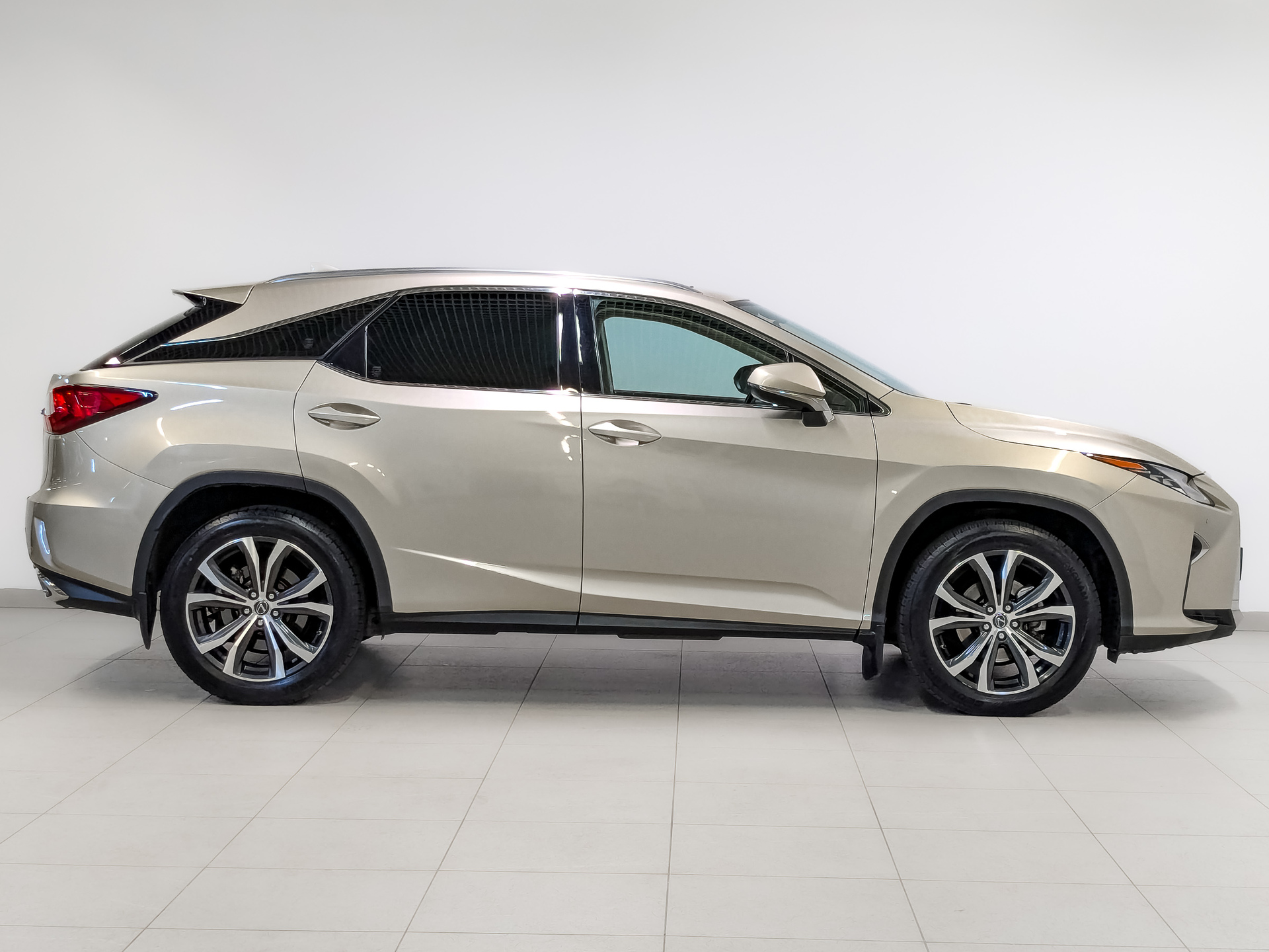 LEXUS RX 2.00 (238 л.с), автомат, 2019, пробег 156 000 км