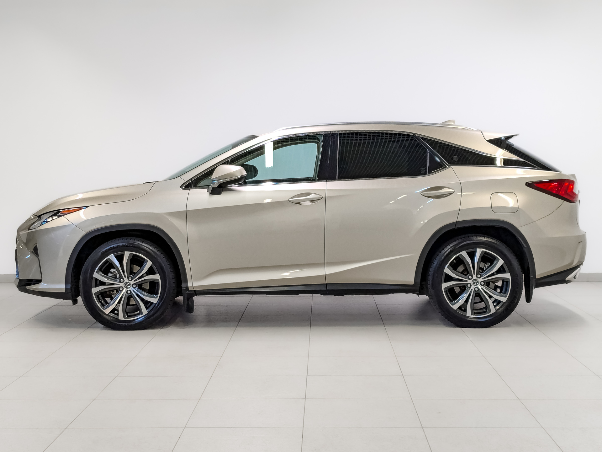 LEXUS RX 2.00 (238 л.с), автомат, 2019, пробег 156 000 км