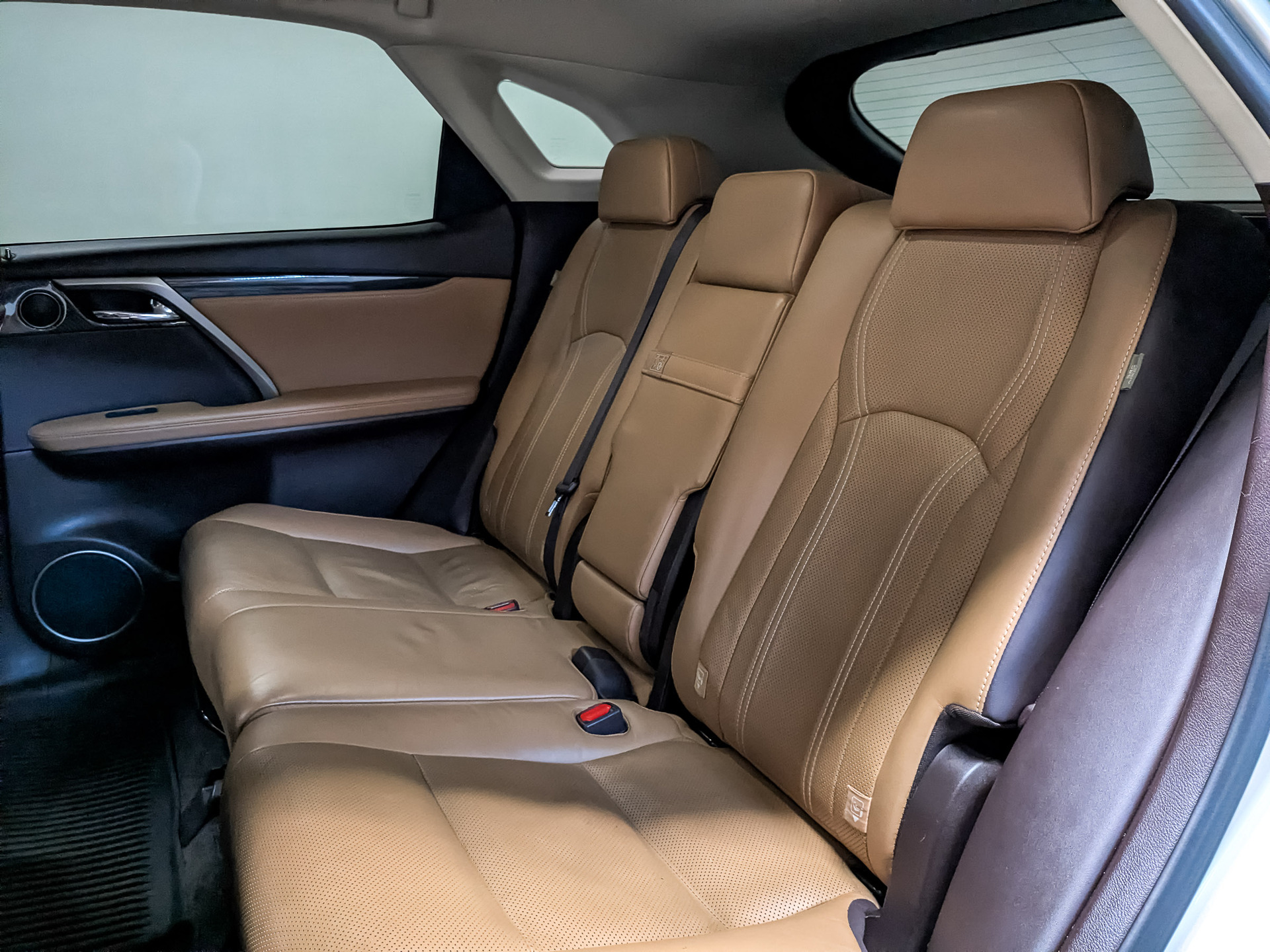 LEXUS RX 2.00 (238 л.с), автомат, 2019, пробег 156 000 км