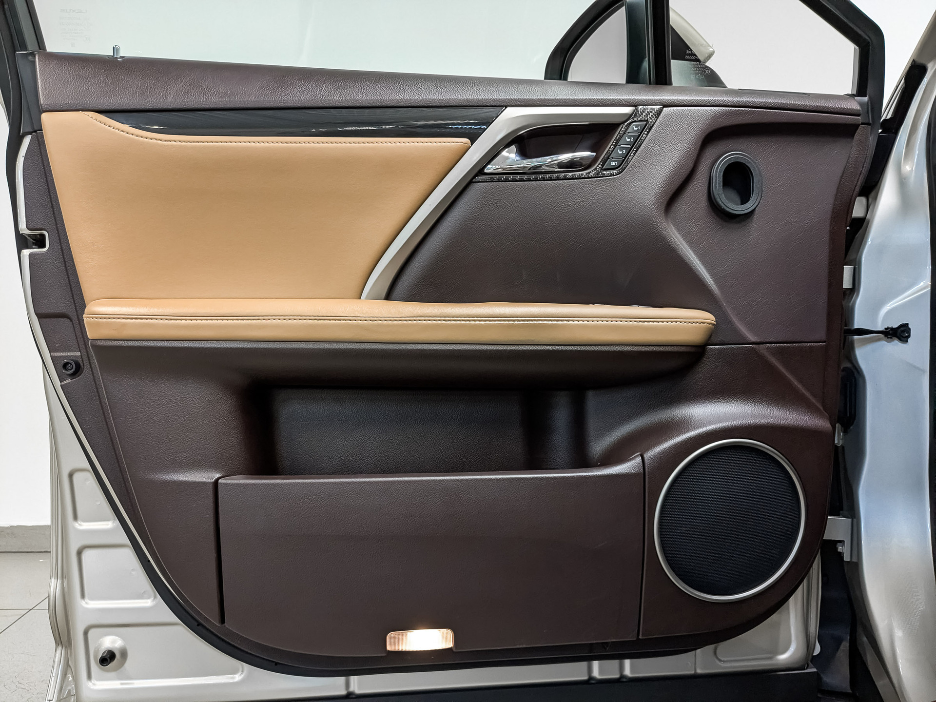 LEXUS RX 2.00 (238 л.с), автомат, 2019, пробег 156 000 км