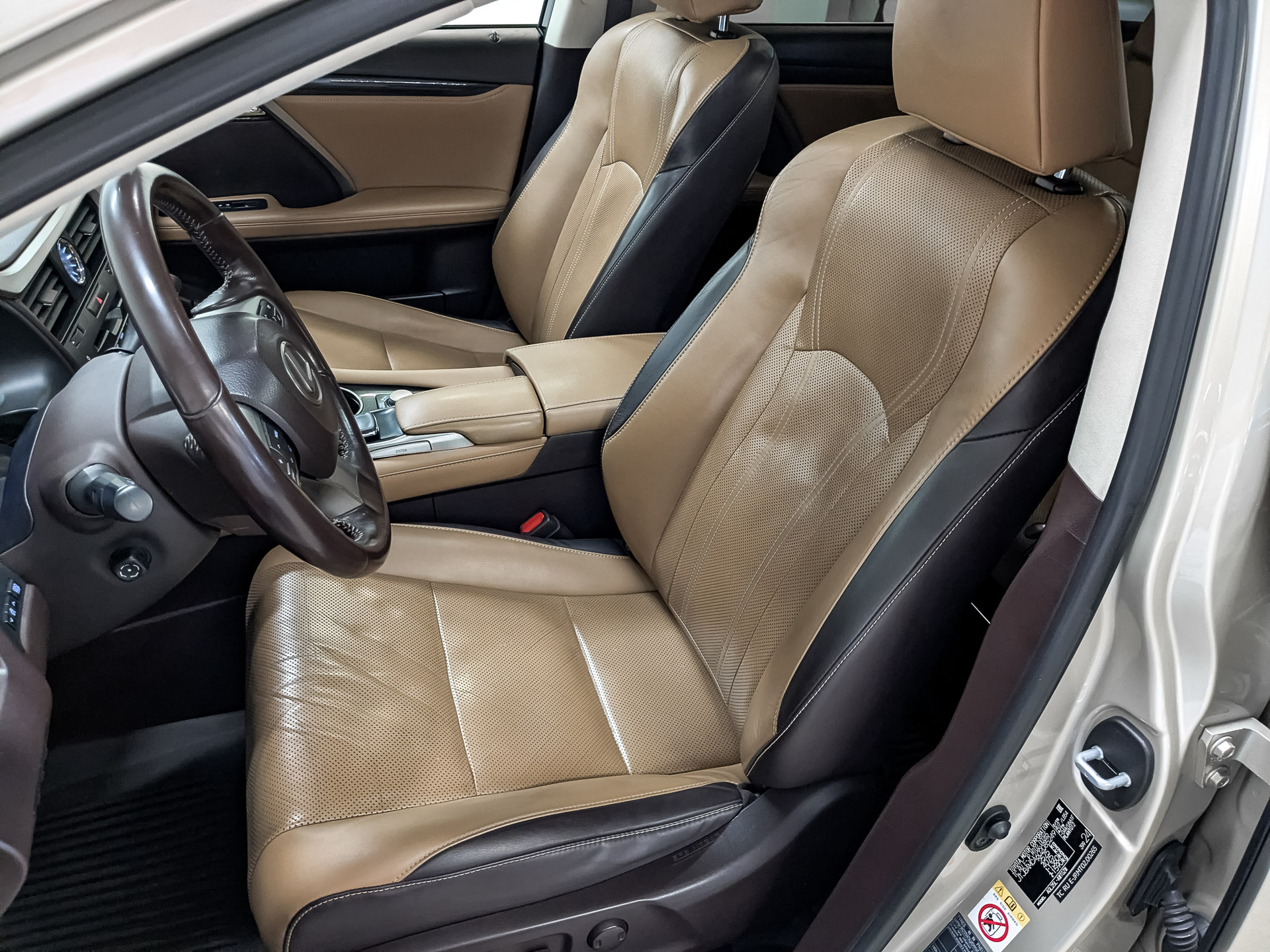 LEXUS RX 2.00 (238 л.с), автомат, 2019, пробег 156 000 км