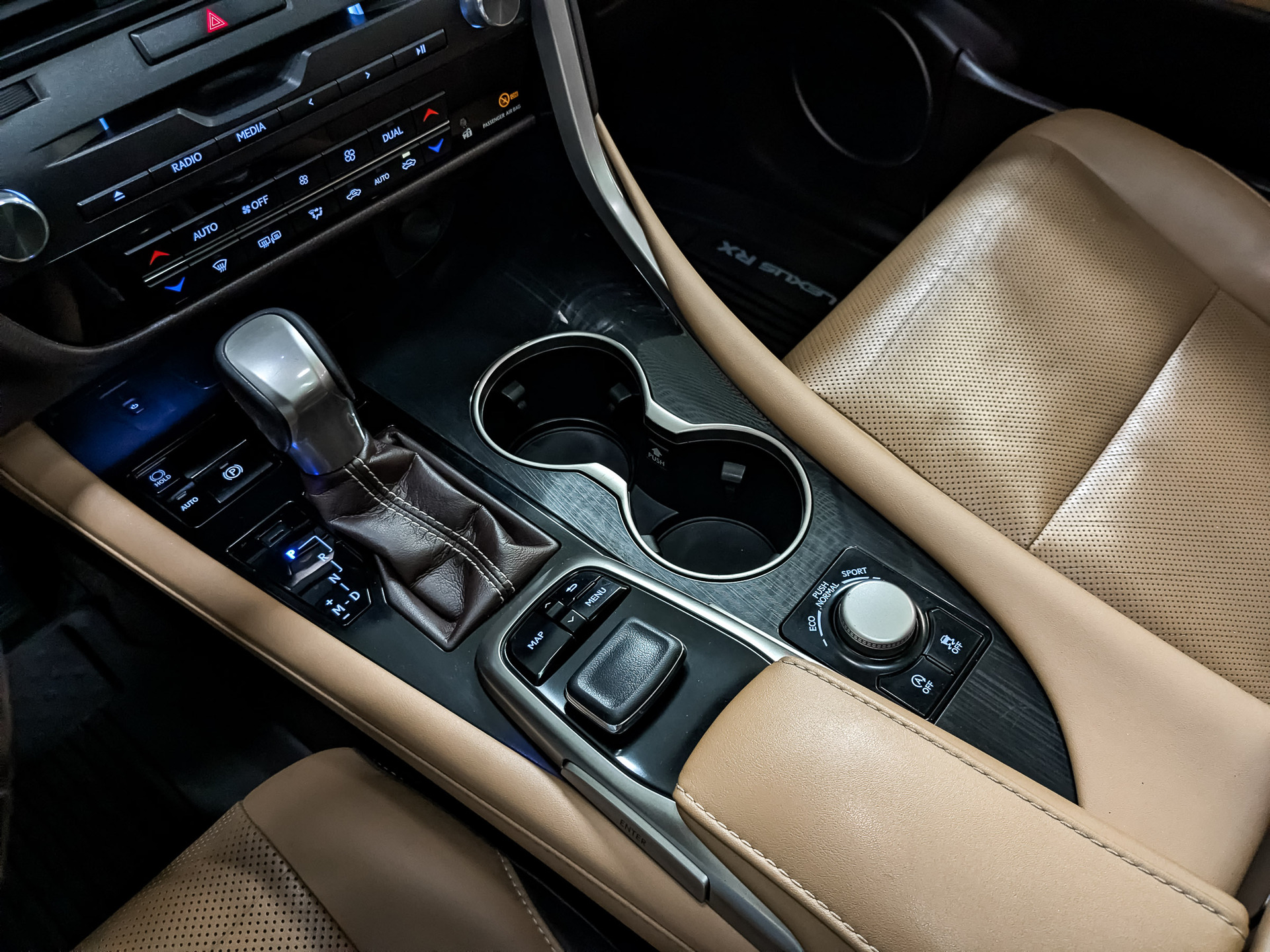 LEXUS RX 2.00 (238 л.с), автомат, 2019, пробег 156 000 км