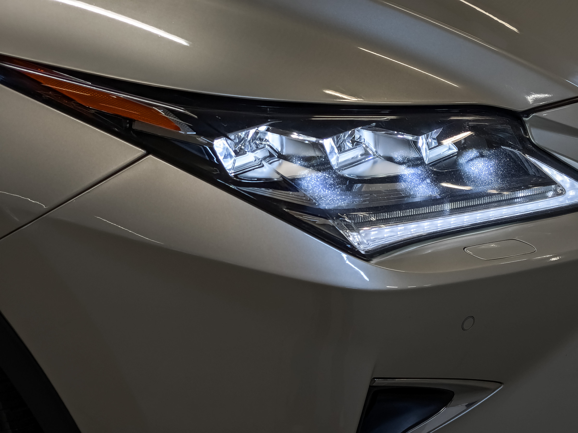 LEXUS RX 2.00 (238 л.с), автомат, 2019, пробег 156 000 км