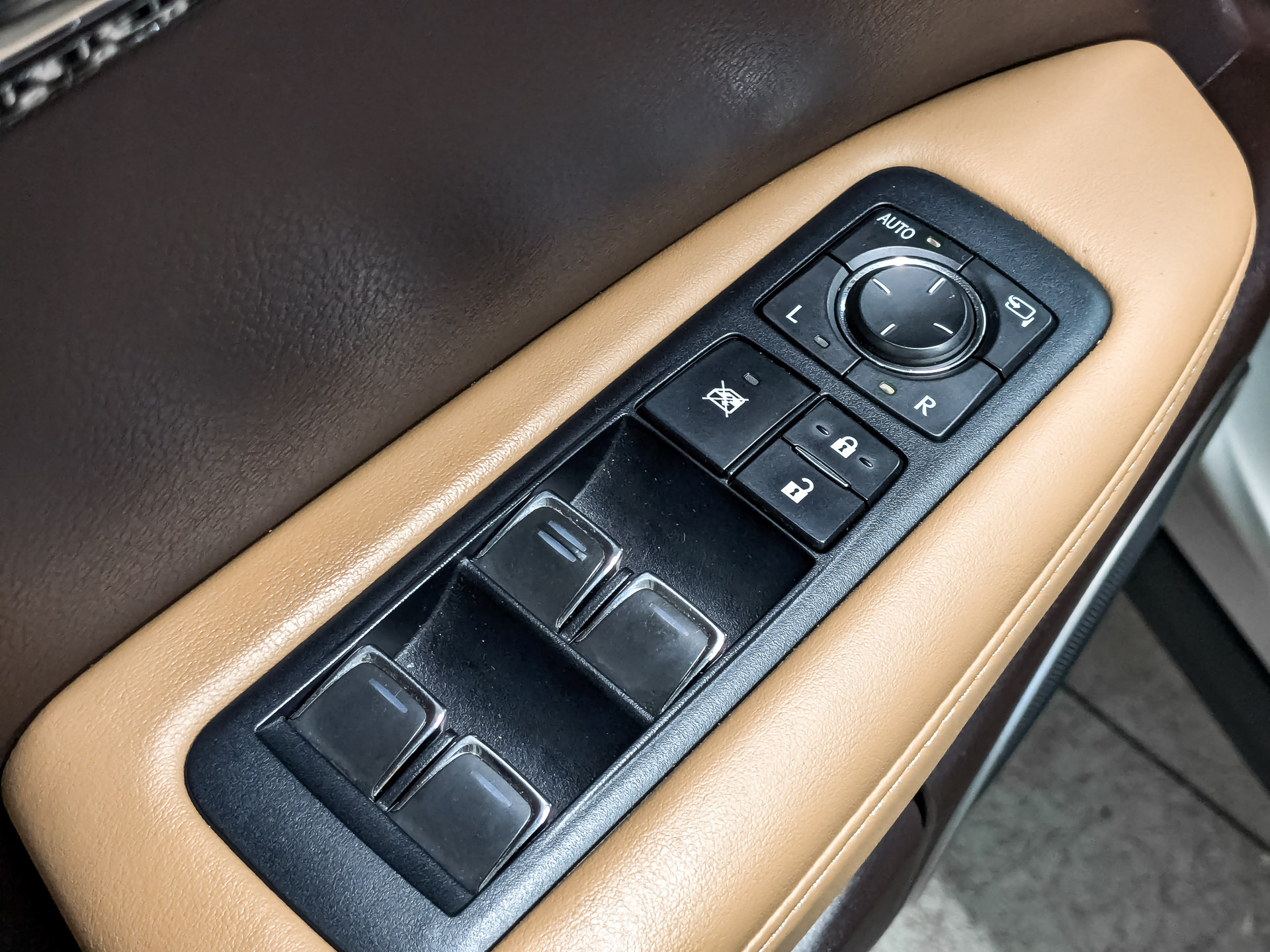 LEXUS RX 2.00 (238 л.с), автомат, 2019, пробег 156 000 км