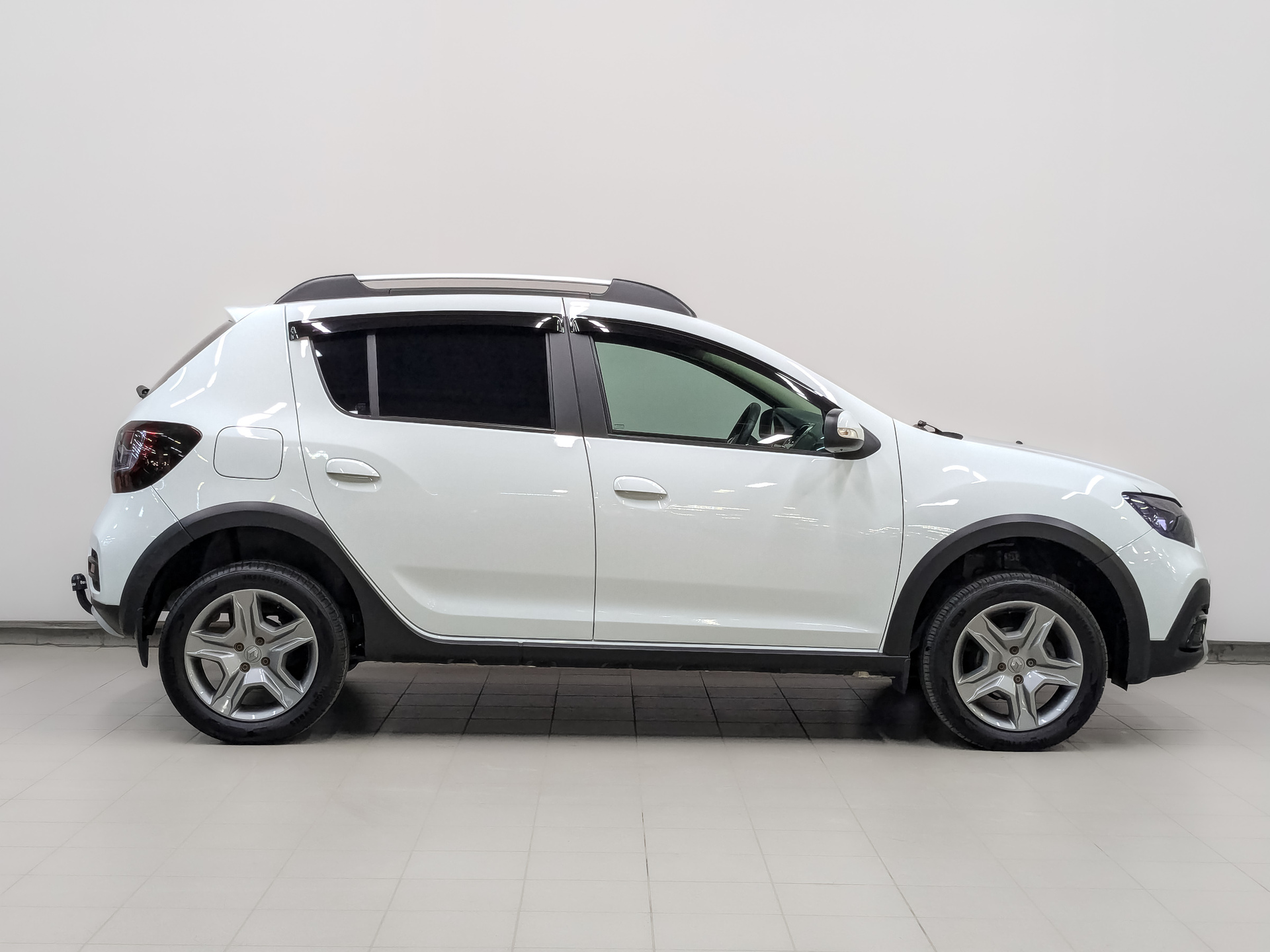 RENAULT Sandero 1.60 (113 л.с), автомат, 2021, пробег 118 222 км