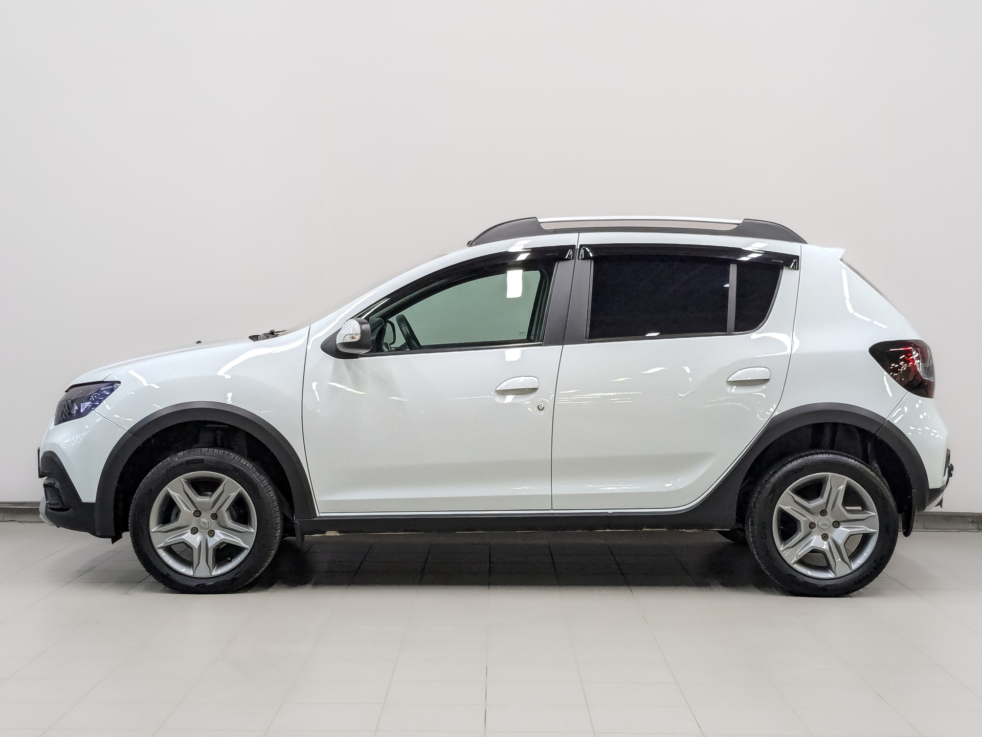 RENAULT Sandero 1.60 (113 л.с), автомат, 2021, пробег 118 222 км