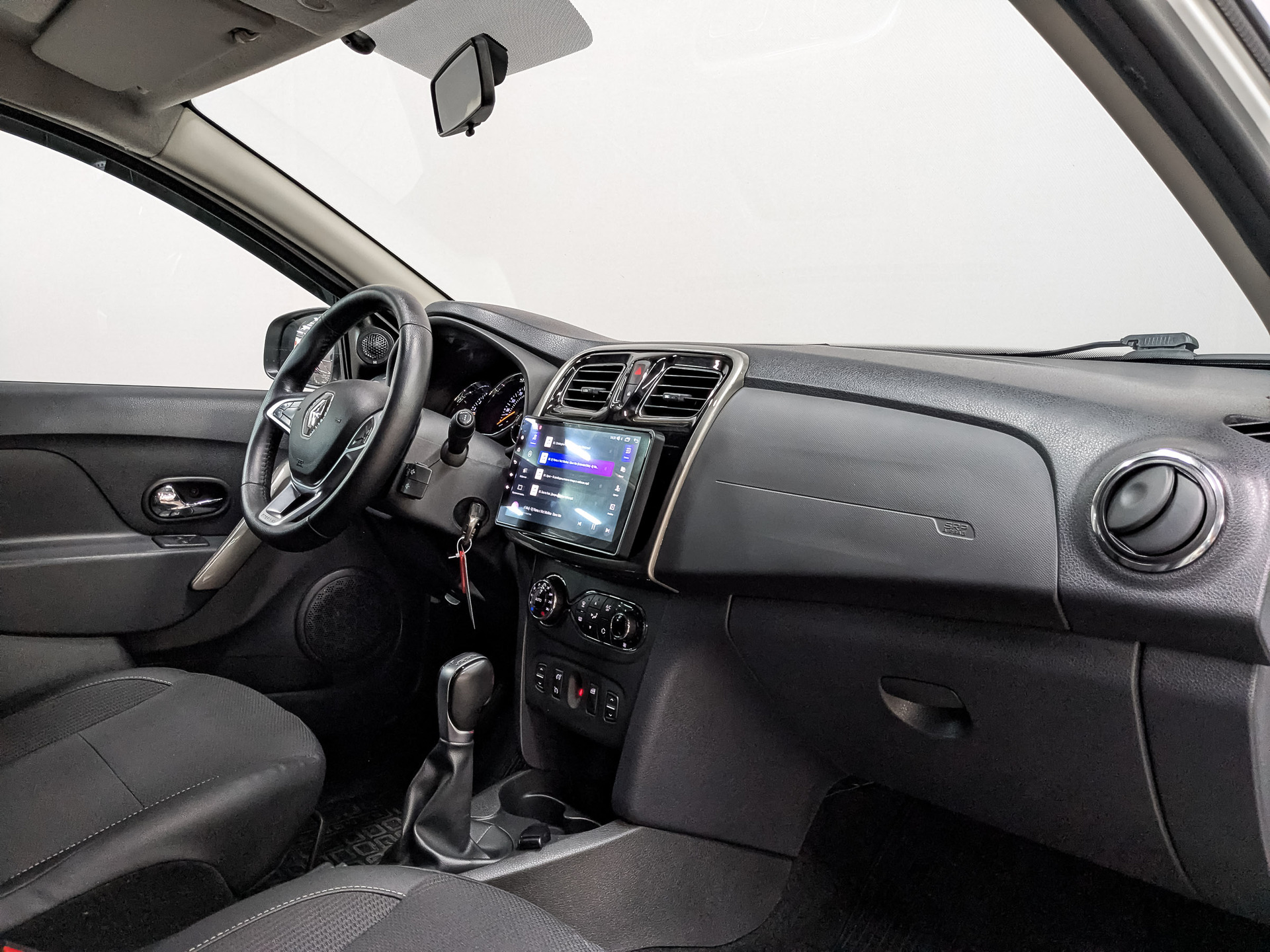 RENAULT Sandero 1.60 (113 л.с), автомат, 2021, пробег 118 222 км