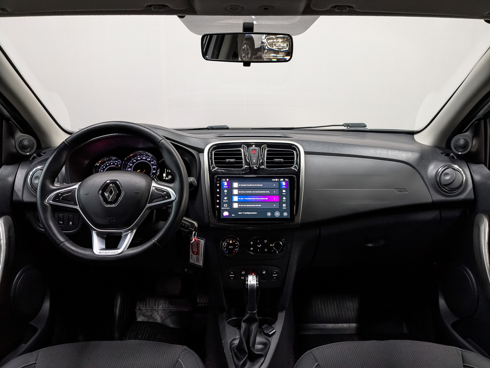 RENAULT Sandero 1.60 (113 л.с), автомат, 2021, пробег 118 222 км
