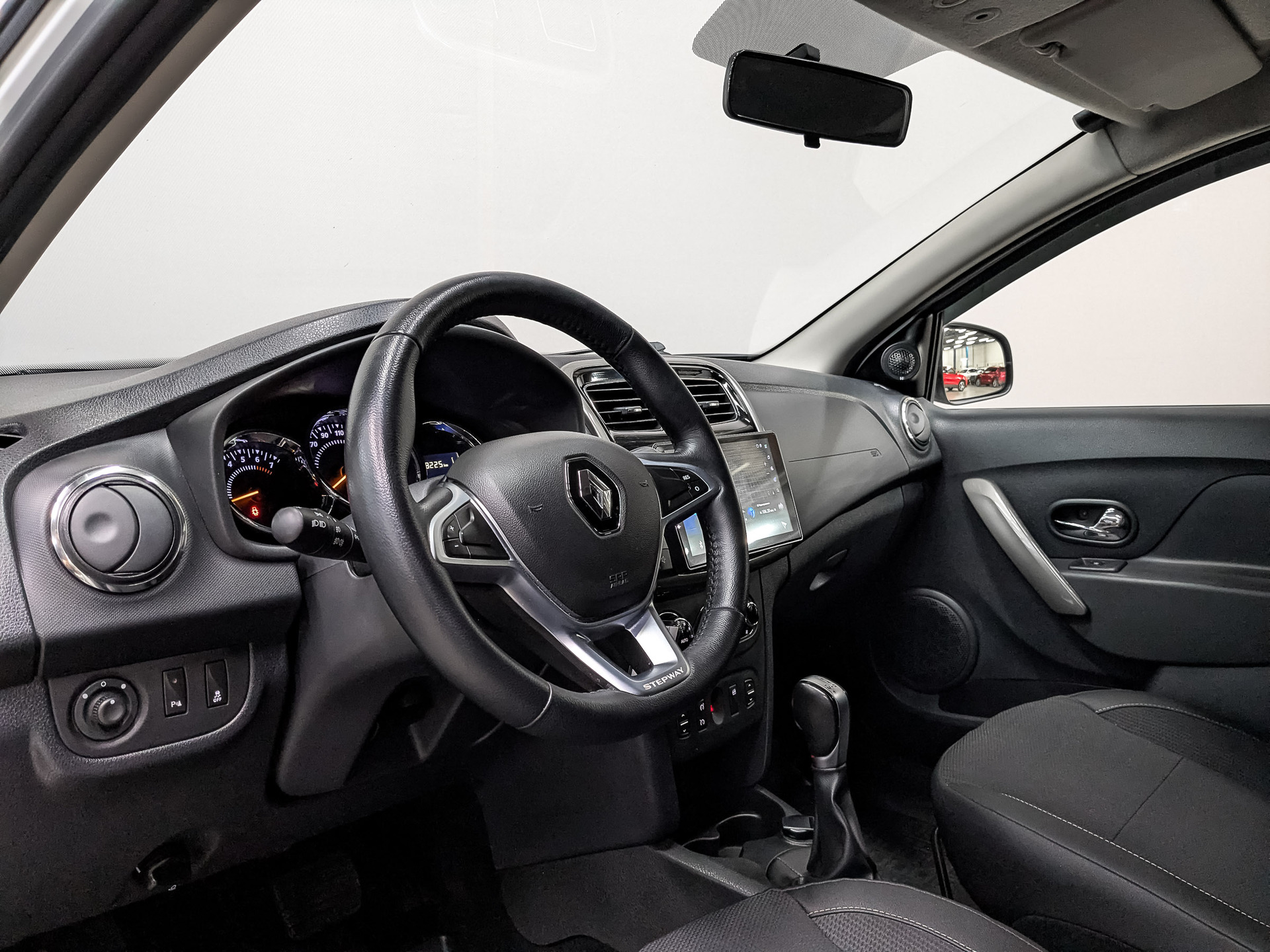 RENAULT Sandero 1.60 (113 л.с), автомат, 2021, пробег 118 222 км