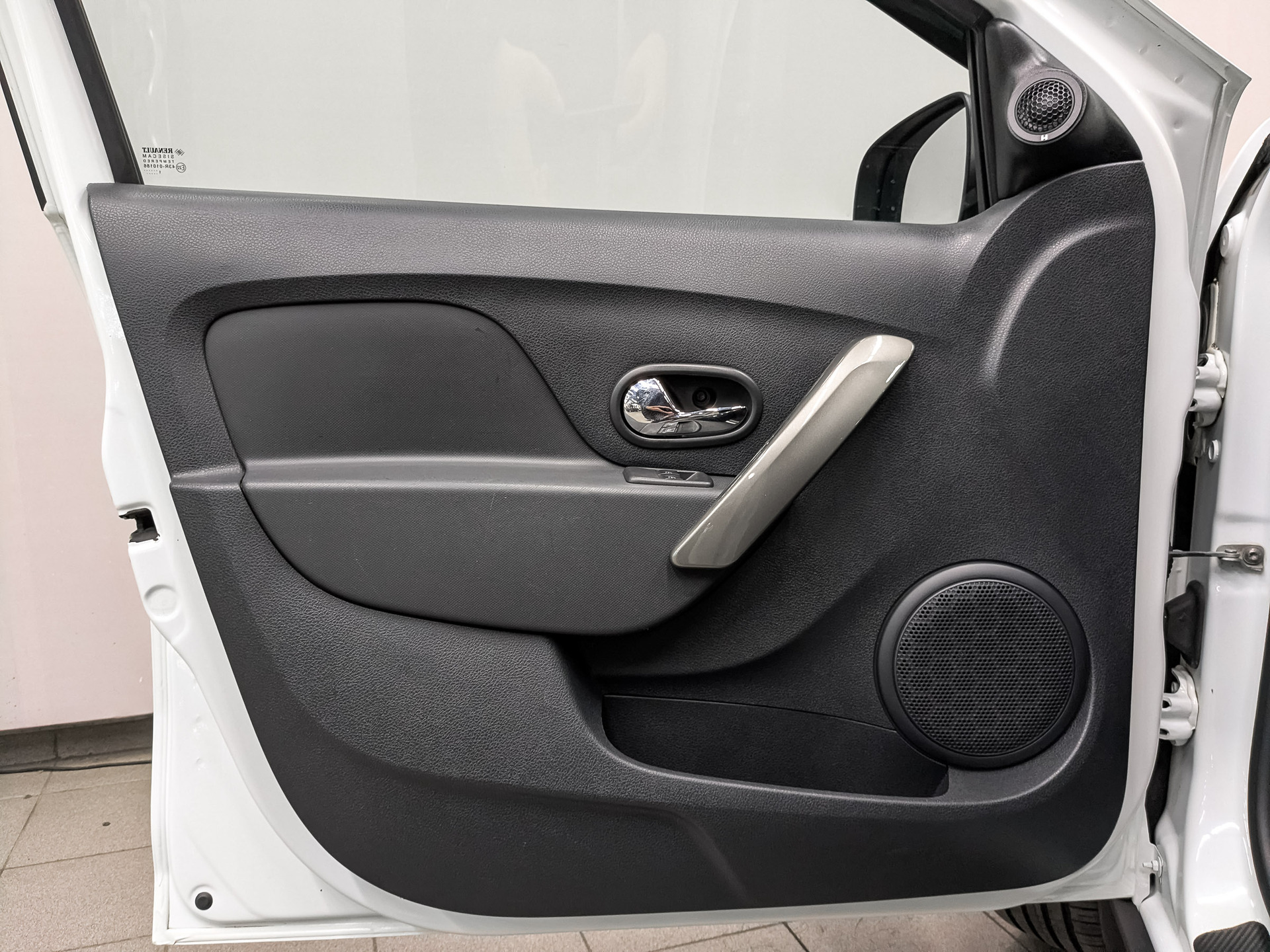 RENAULT Sandero 1.60 (113 л.с), автомат, 2021, пробег 118 222 км