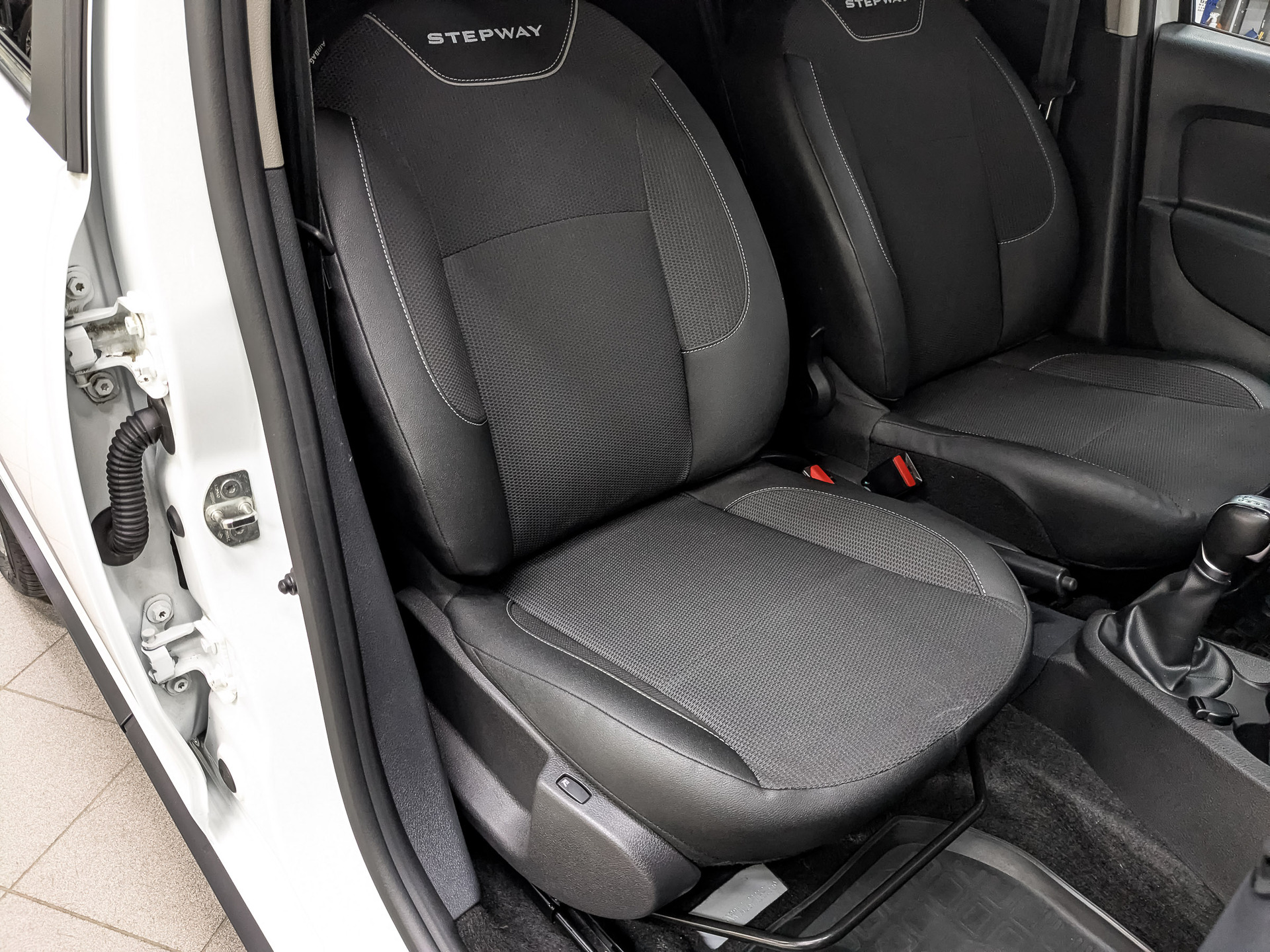RENAULT Sandero 1.60 (113 л.с), автомат, 2021, пробег 118 222 км