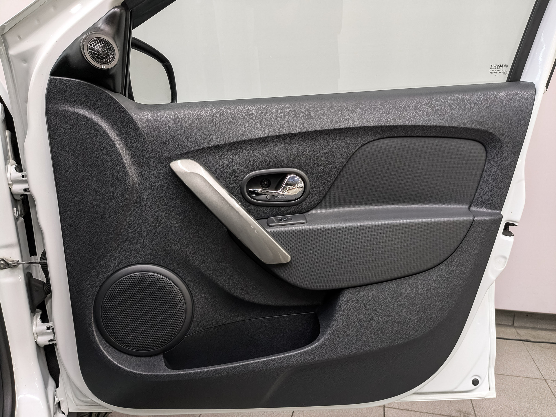 RENAULT Sandero 1.60 (113 л.с), автомат, 2021, пробег 118 222 км