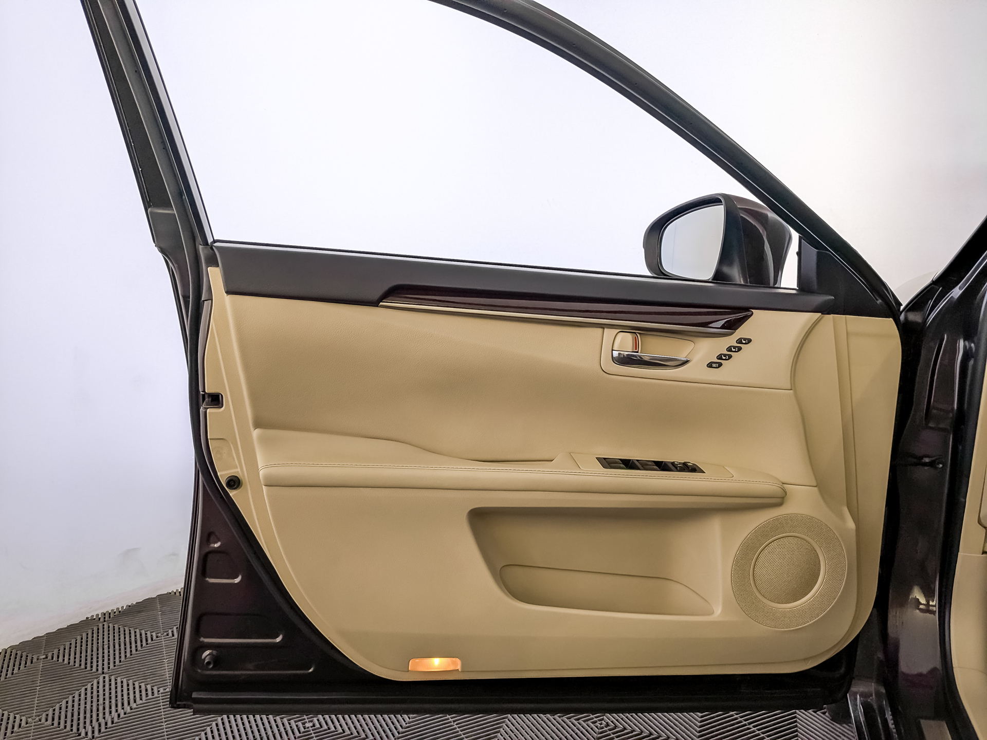 LEXUS ES 2.50 (184 л.с), автомат, 2014, пробег 139 704 км