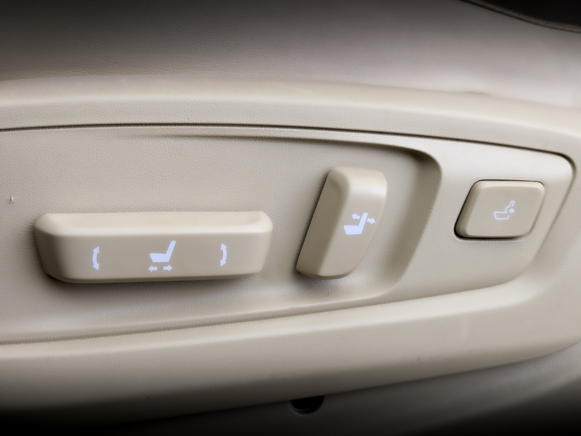 LEXUS ES 2.50 (184 л.с), автомат, 2014, пробег 139 704 км