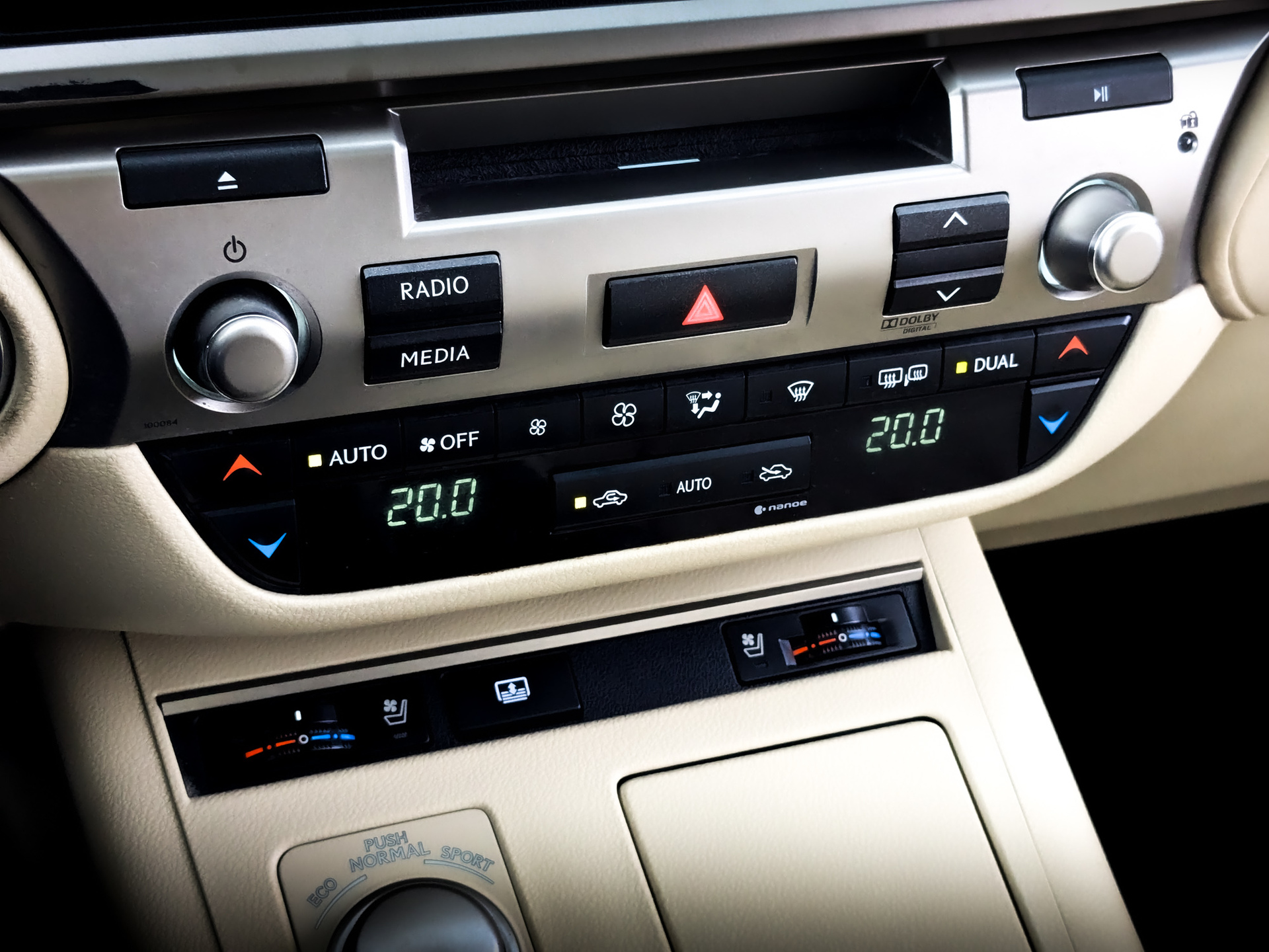 LEXUS ES 2.50 (184 л.с), автомат, 2014, пробег 139 704 км