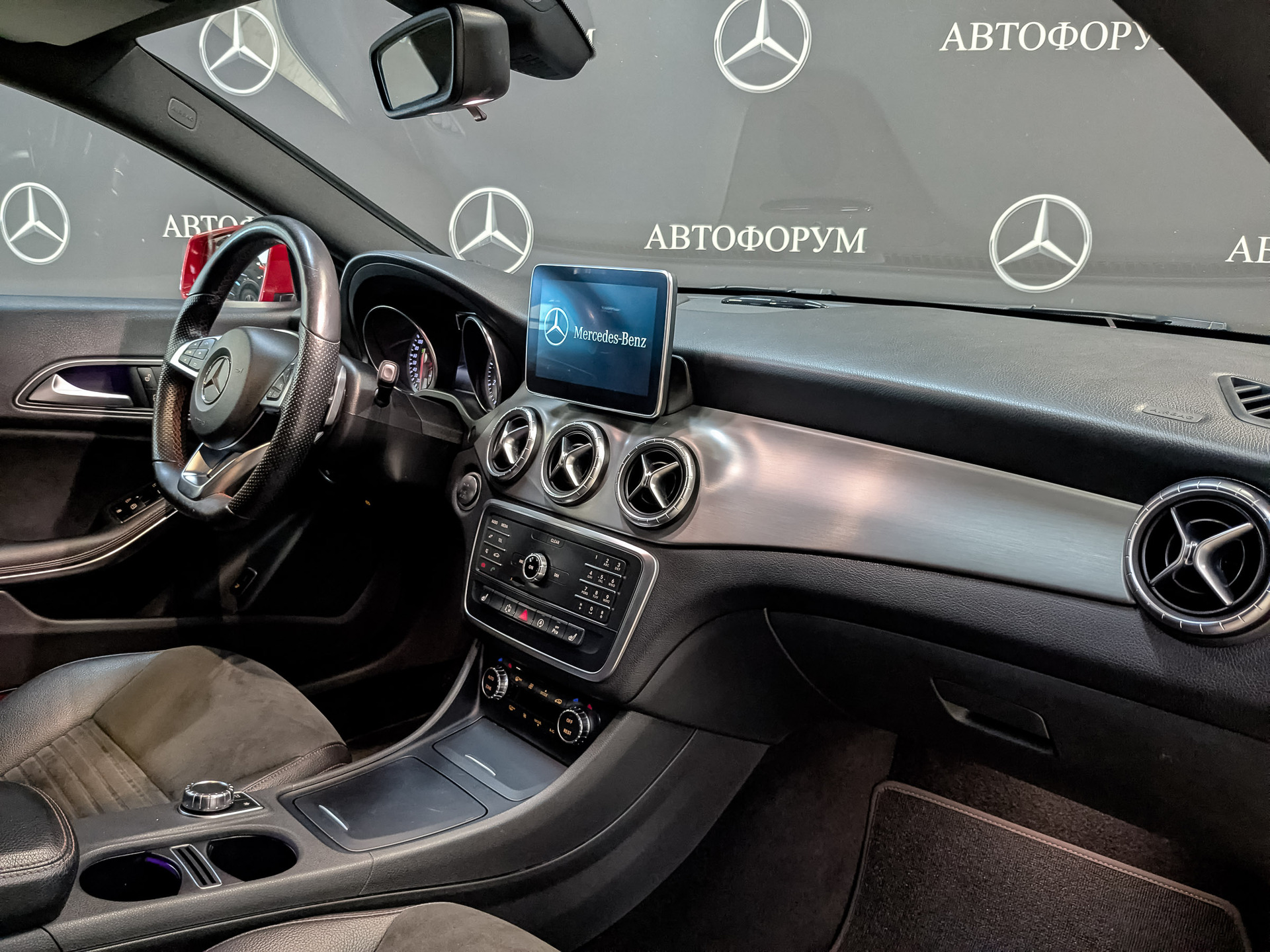 MERCEDES-BENZ CLA 2.00 (211 л.с), автомат, 2014, пробег 136 000 км