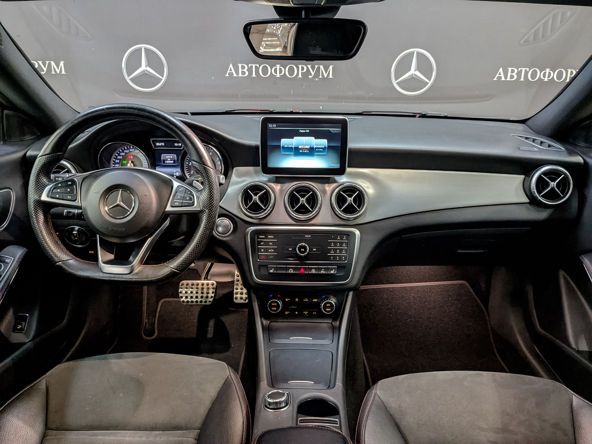 MERCEDES-BENZ CLA 2.00 (211 л.с), автомат, 2014, пробег 136 000 км