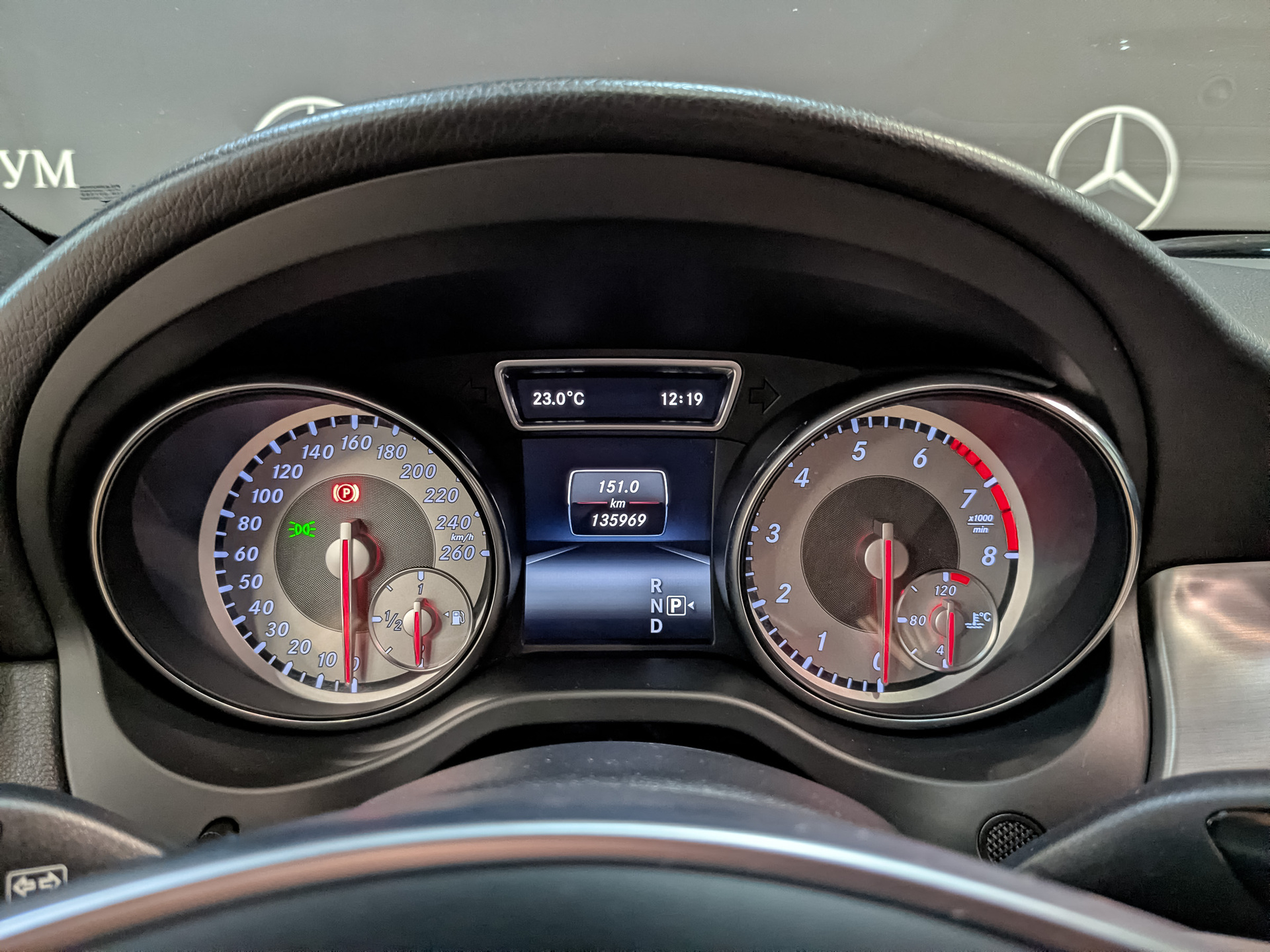 MERCEDES-BENZ CLA 2.00 (211 л.с), автомат, 2014, пробег 136 000 км