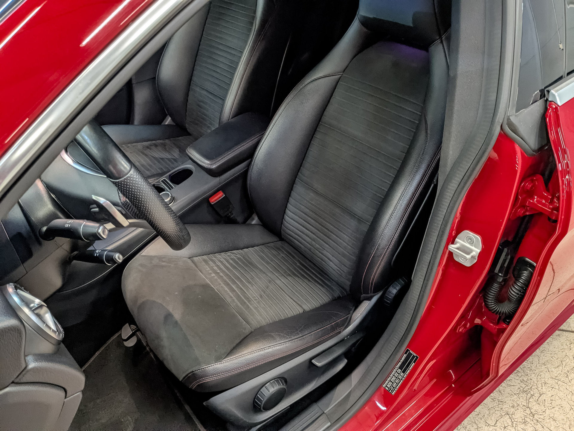 MERCEDES-BENZ CLA 2.00 (211 л.с), автомат, 2014, пробег 136 000 км