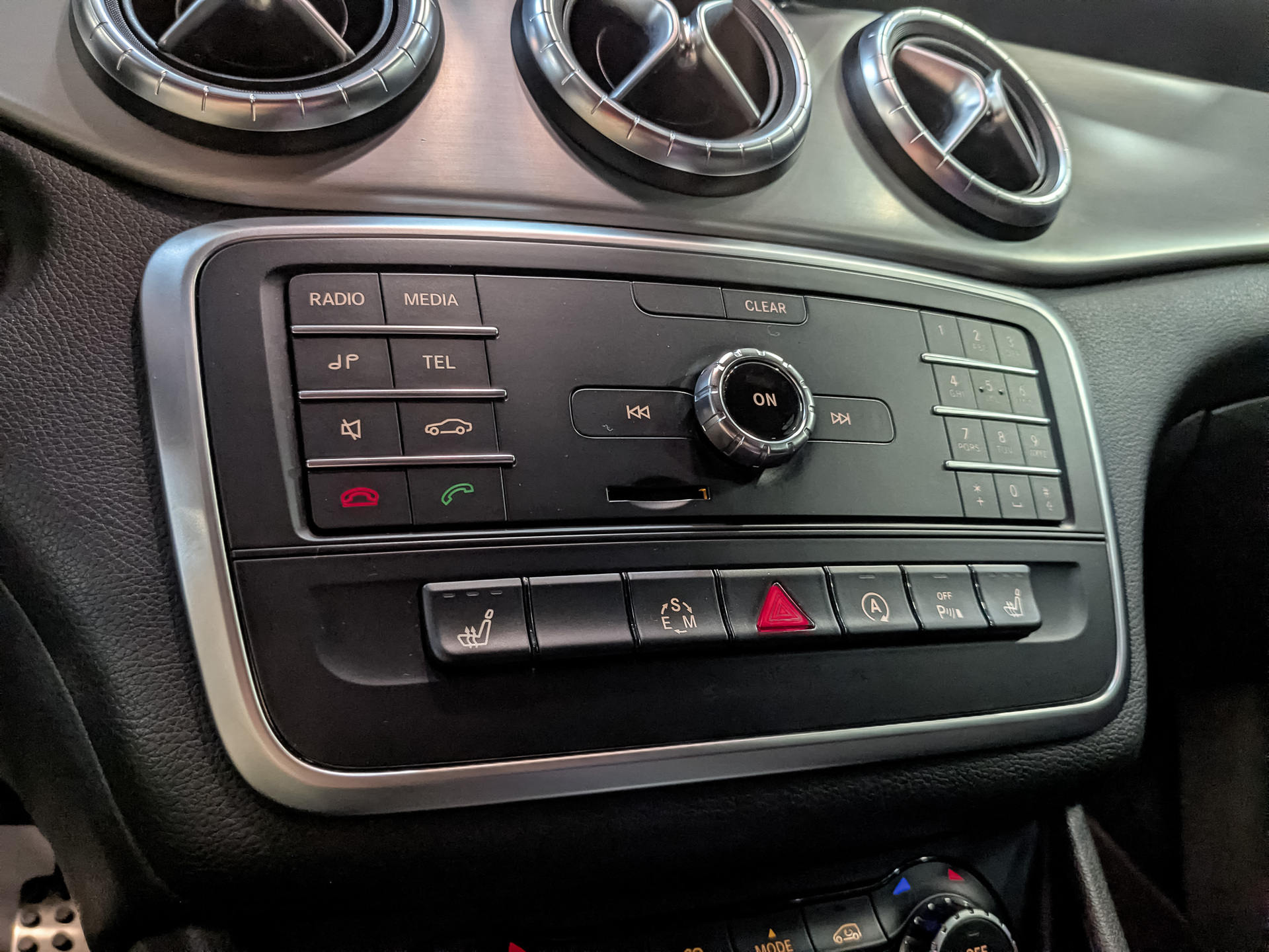MERCEDES-BENZ CLA 2.00 (211 л.с), автомат, 2014, пробег 136 000 км