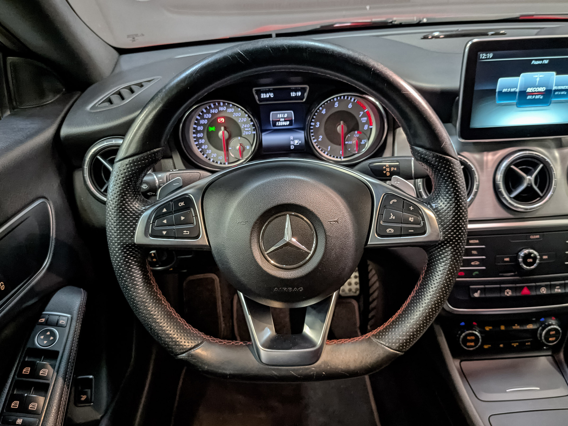 MERCEDES-BENZ CLA 2.00 (211 л.с), автомат, 2014, пробег 136 000 км