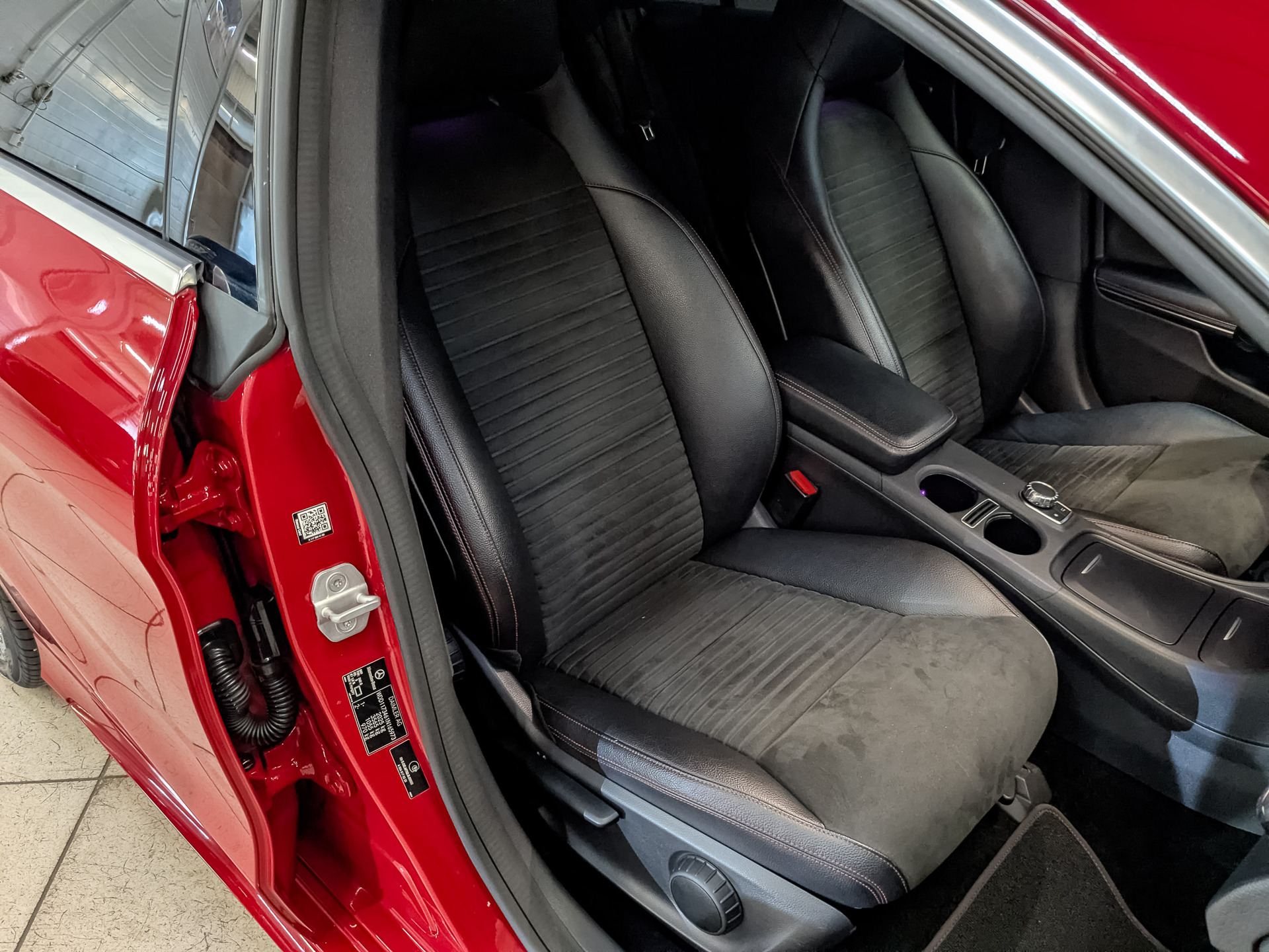 MERCEDES-BENZ CLA 2.00 (211 л.с), автомат, 2014, пробег 136 000 км