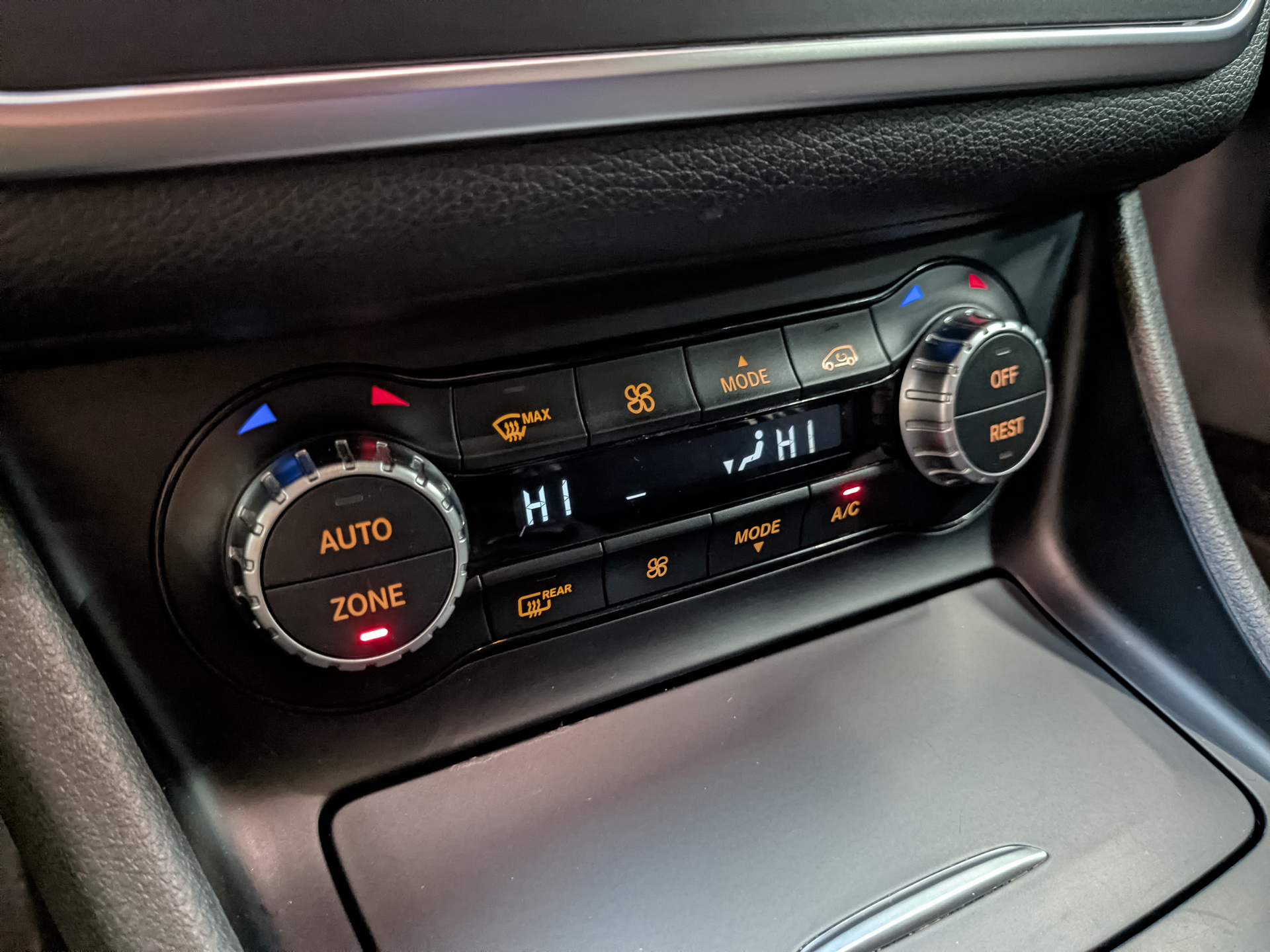 MERCEDES-BENZ CLA 2.00 (211 л.с), автомат, 2014, пробег 136 000 км