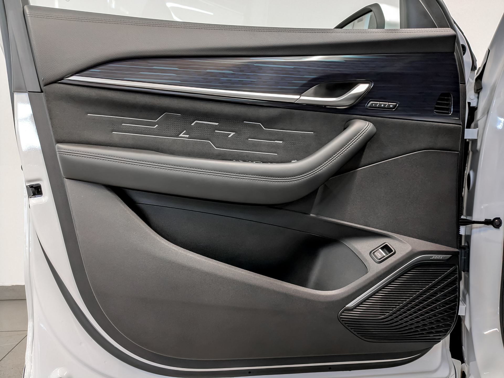 GEELY Monjaro 2.00 (238 л.с), автомат, 2024, пробег 16 134 км