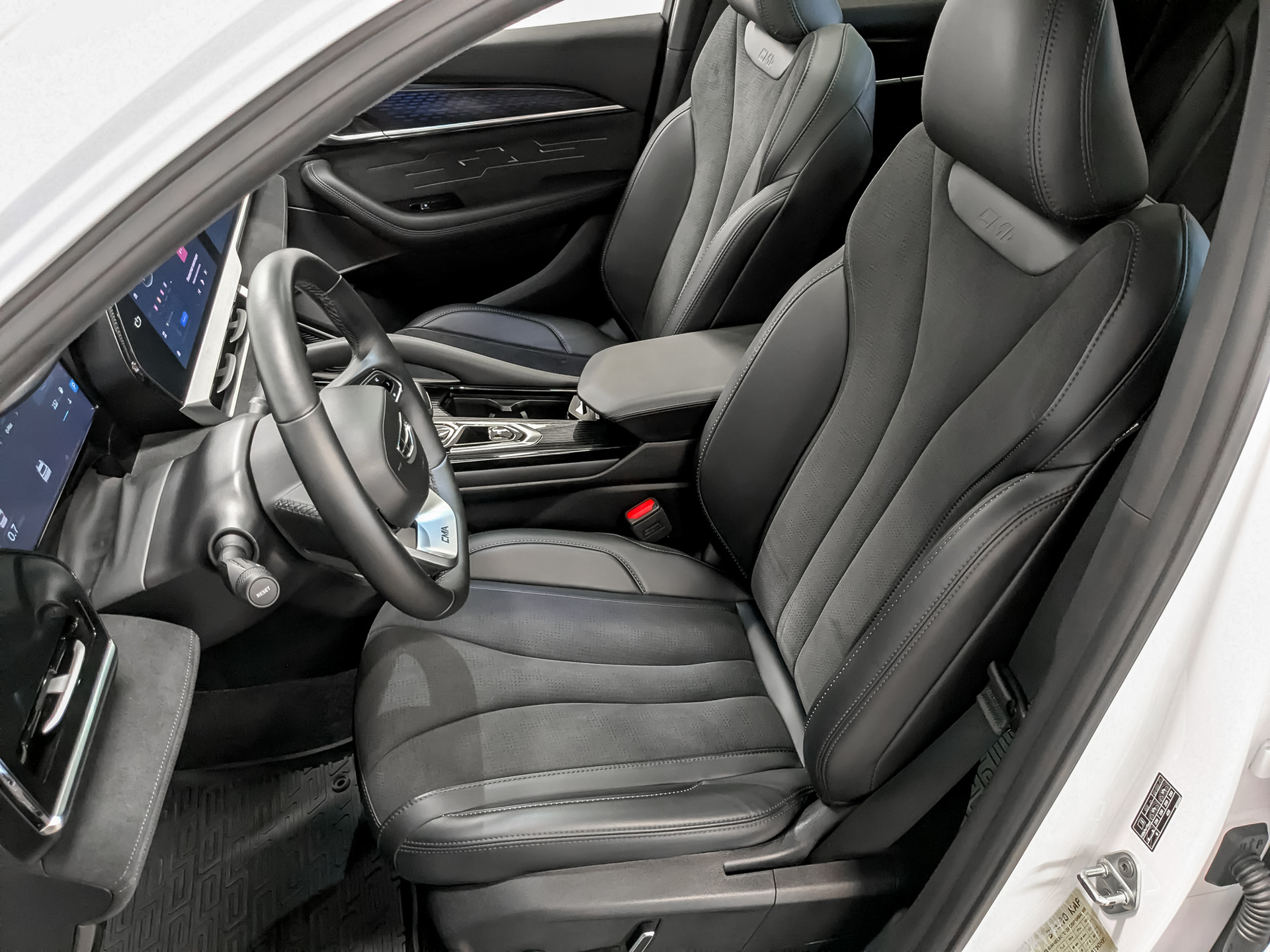 GEELY Monjaro 2.00 (238 л.с), автомат, 2024, пробег 16 134 км