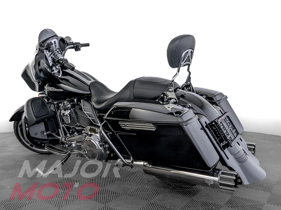 Harley-Davidson Street Glide 107 - фото №8