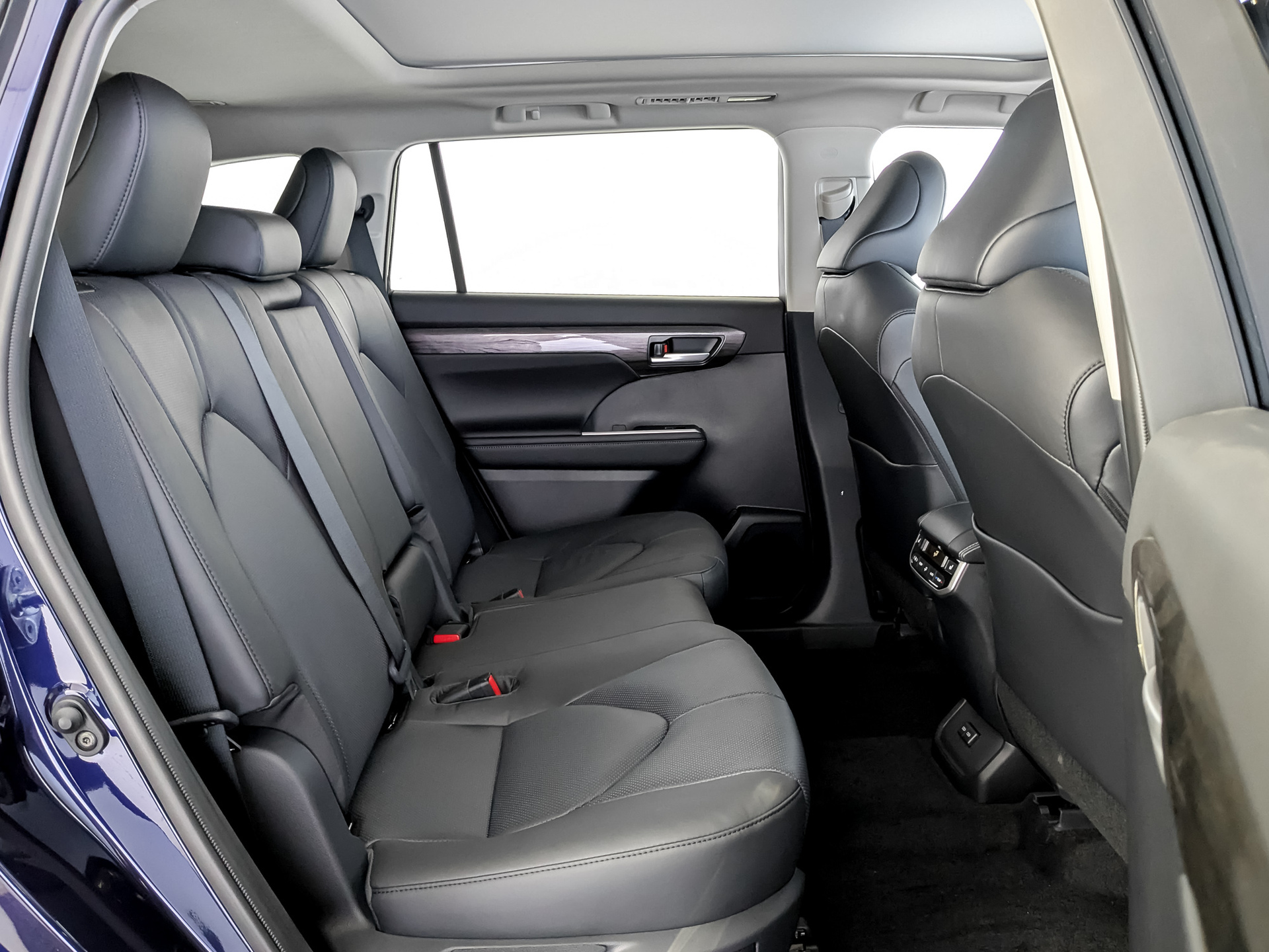 Фото Toyota Highlander Supreme 7 Seats 2.0T/248 4WD
