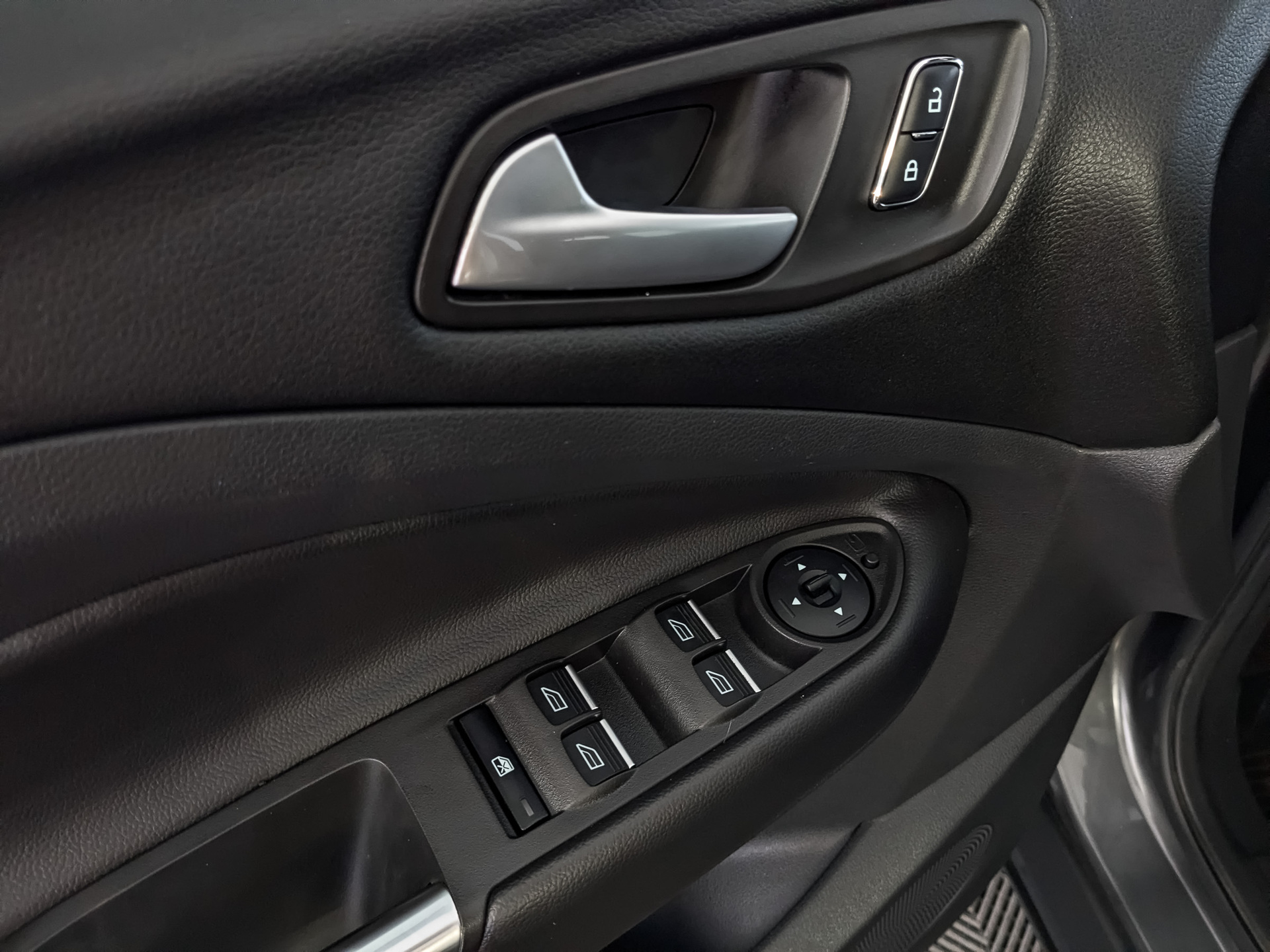 FORD Kuga 2.50 (150 л.с), автомат, 2016, пробег 104 319 км
