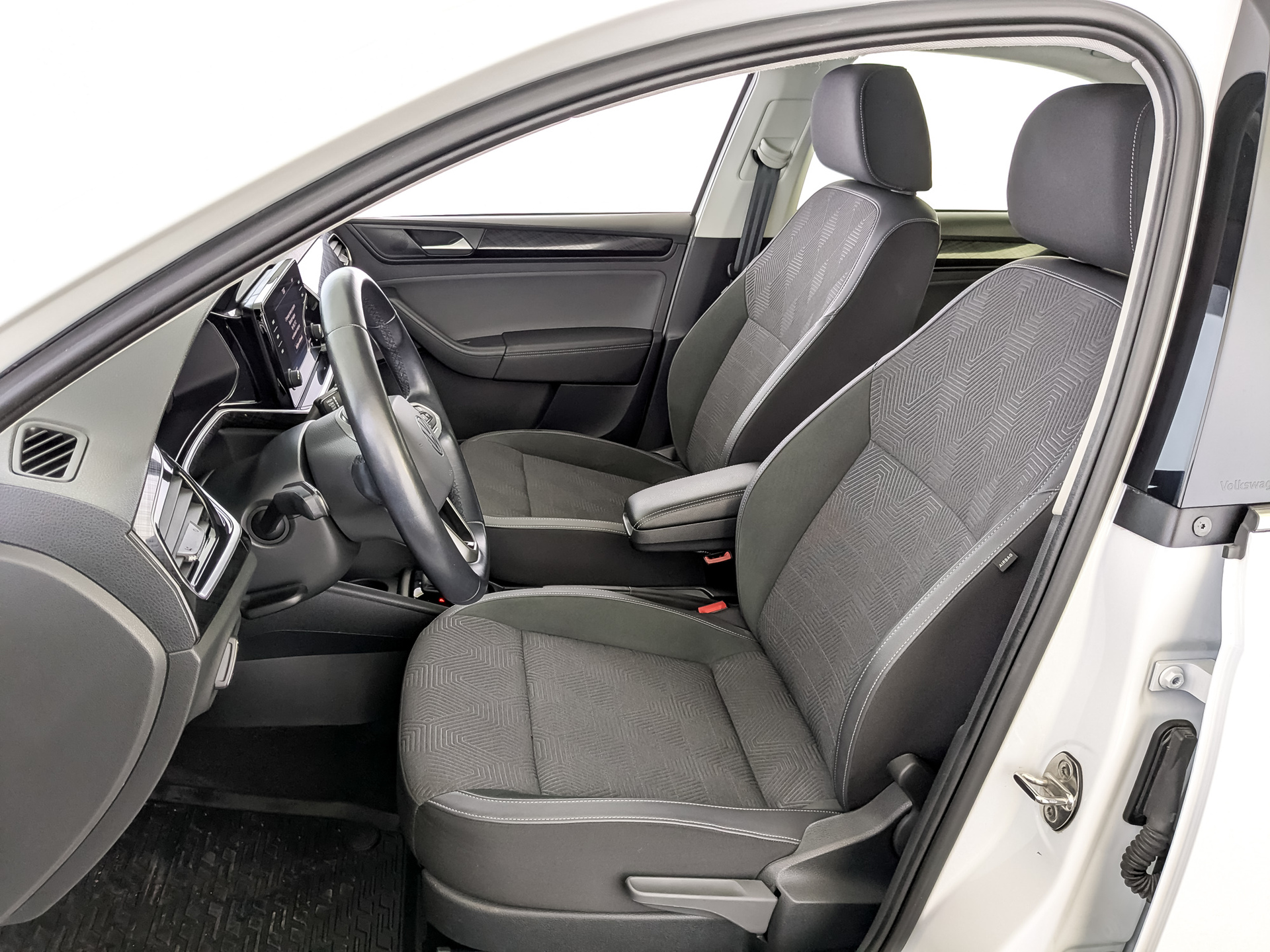 VOLKSWAGEN Polo 1.60 (110 л.с), автомат, 2021, пробег 58 583 км