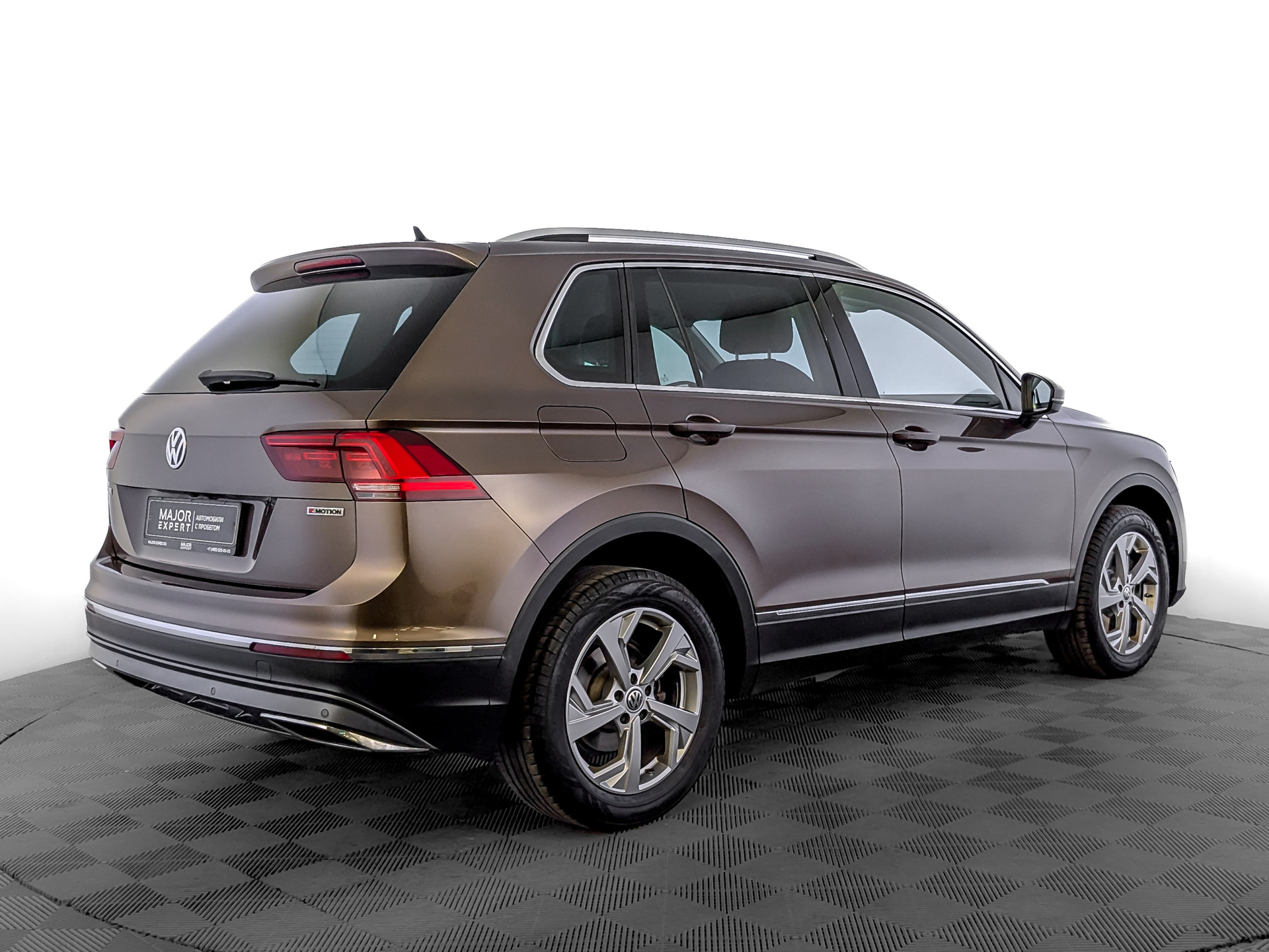 VOLKSWAGEN Tiguan 2.00 (220 л.с), автомат, 2019, пробег 138 492 км