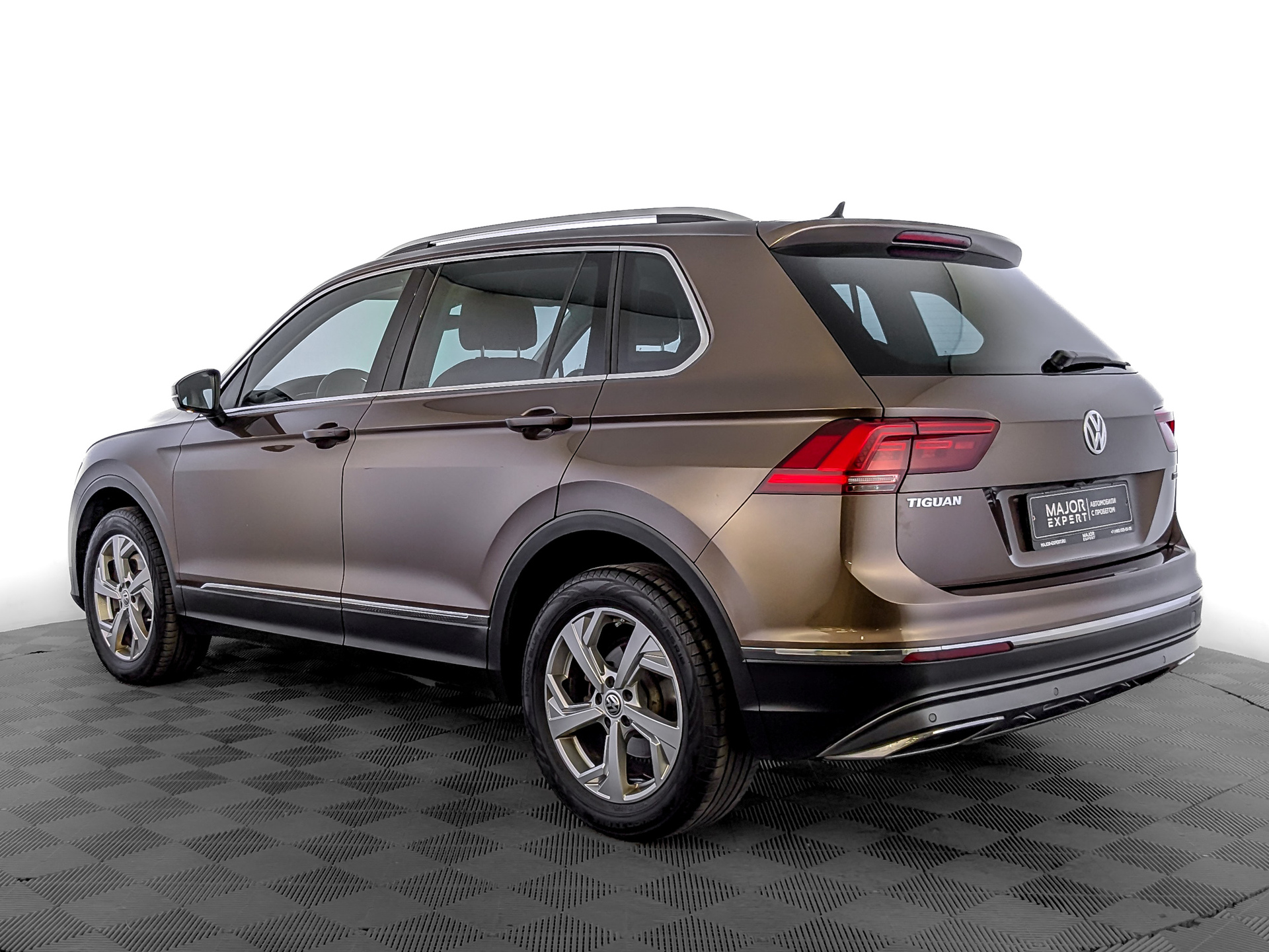 VOLKSWAGEN Tiguan 2.00 (220 л.с), автомат, 2019, пробег 138 492 км