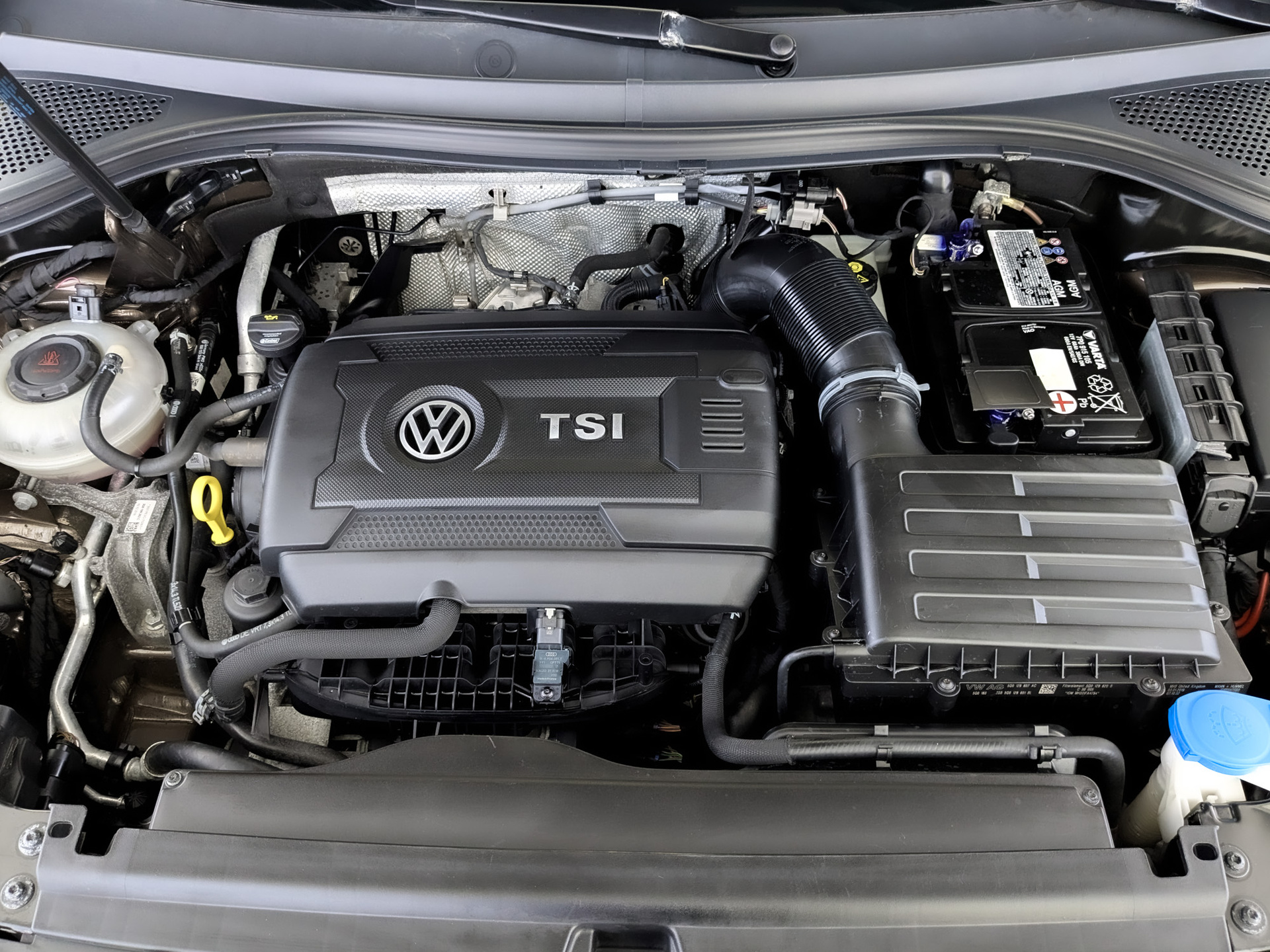 VOLKSWAGEN Tiguan 2.00 (220 л.с), автомат, 2019, пробег 138 492 км