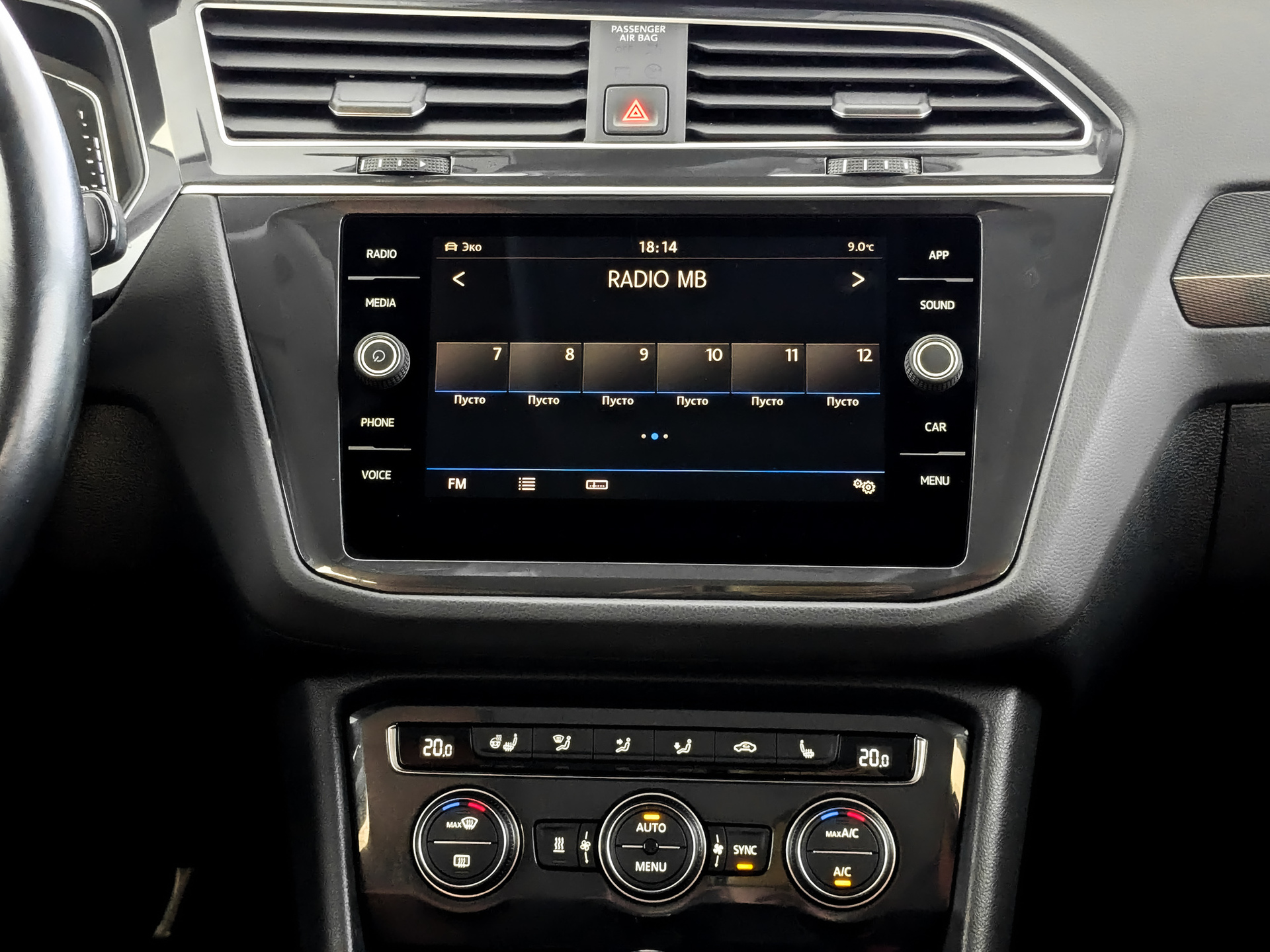 VOLKSWAGEN Tiguan 2.00 (220 л.с), автомат, 2019, пробег 138 492 км