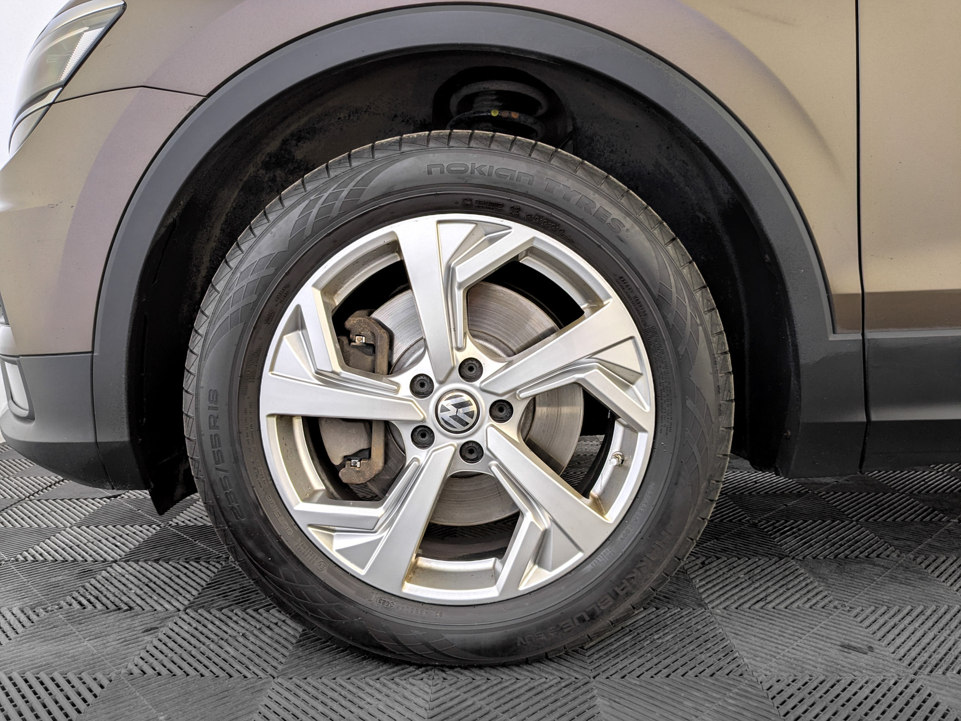 VOLKSWAGEN Tiguan 2.00 (220 л.с), автомат, 2019, пробег 138 492 км