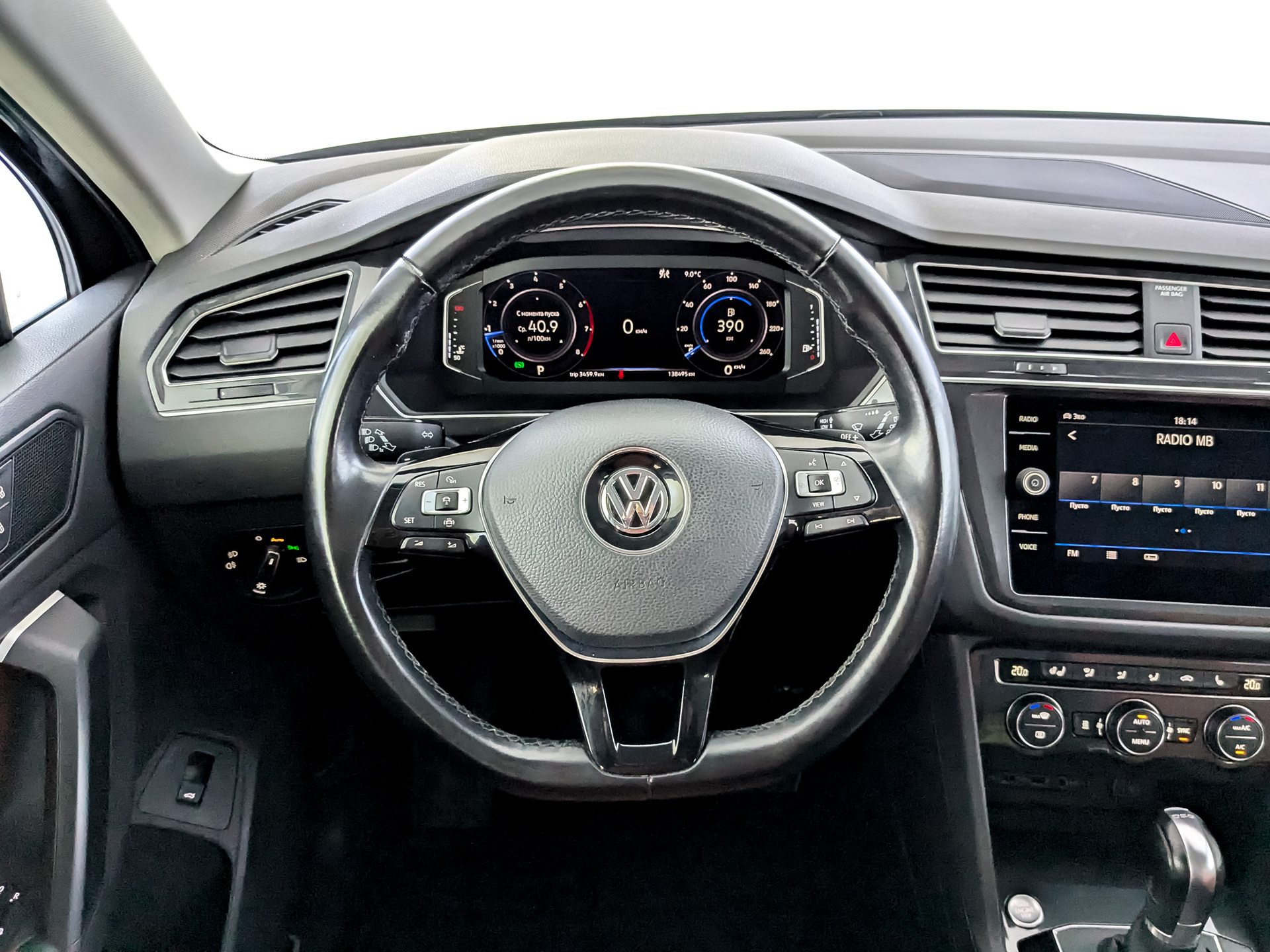 VOLKSWAGEN Tiguan 2.00 (220 л.с), автомат, 2019, пробег 138 492 км